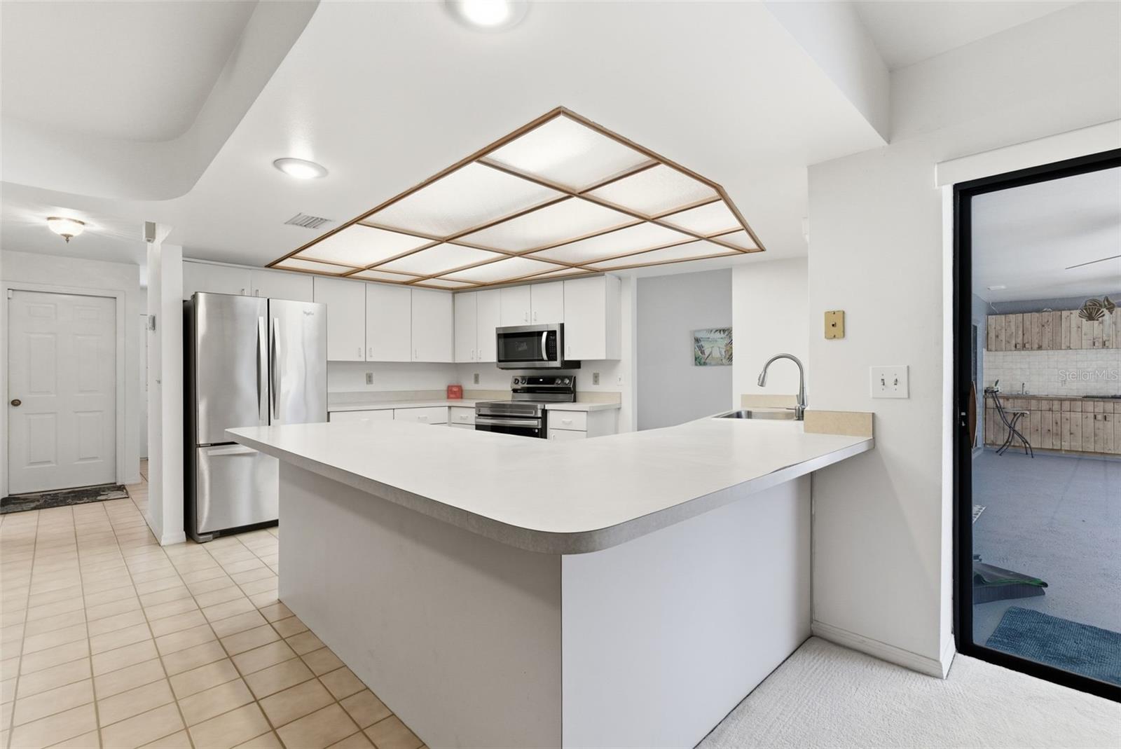 Listing photo id 17 for 3916 Cedar Cay Circle