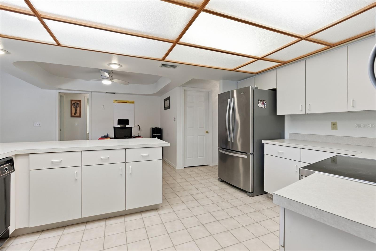 Listing photo id 18 for 3916 Cedar Cay Circle