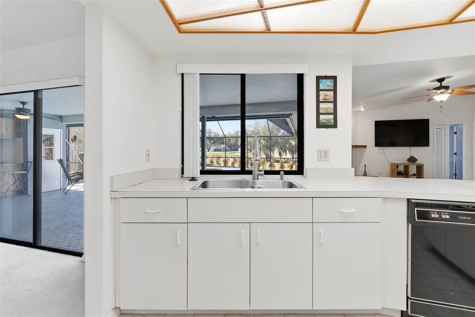 Listing photo id 19 for 3916 Cedar Cay Circle