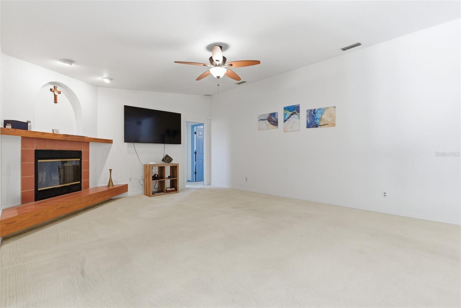 Listing photo id 22 for 3916 Cedar Cay Circle