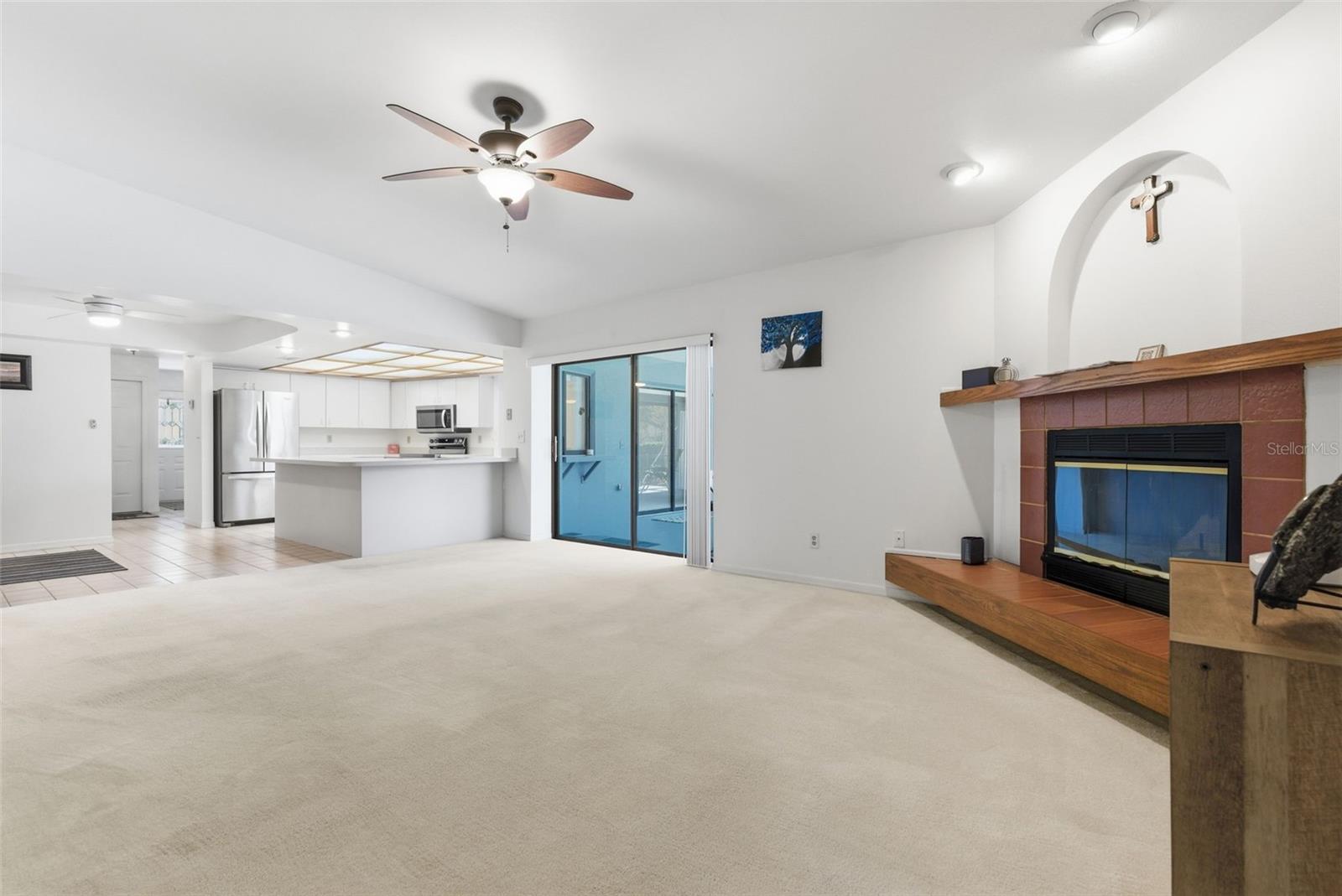 Listing photo id 23 for 3916 Cedar Cay Circle