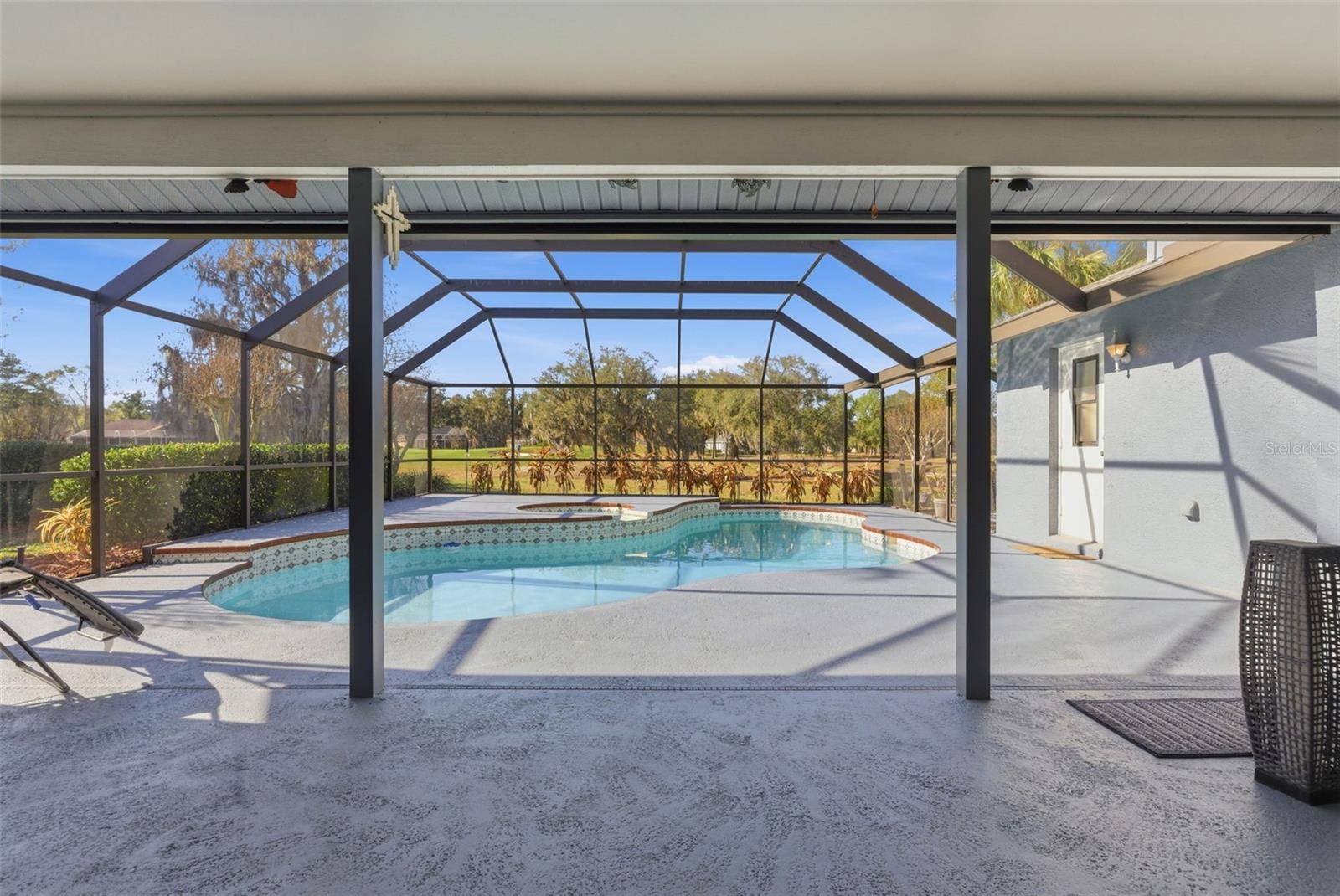 Listing photo id 25 for 3916 Cedar Cay Circle