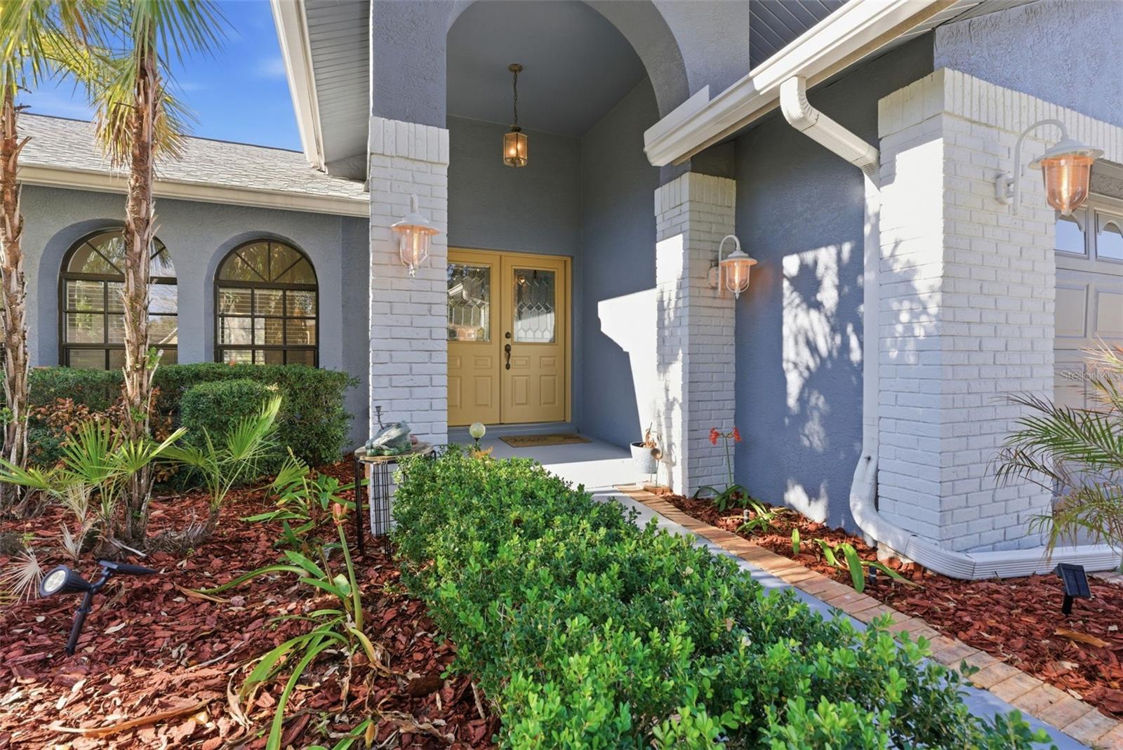 Listing photo id 1 for 3916 Cedar Cay Circle