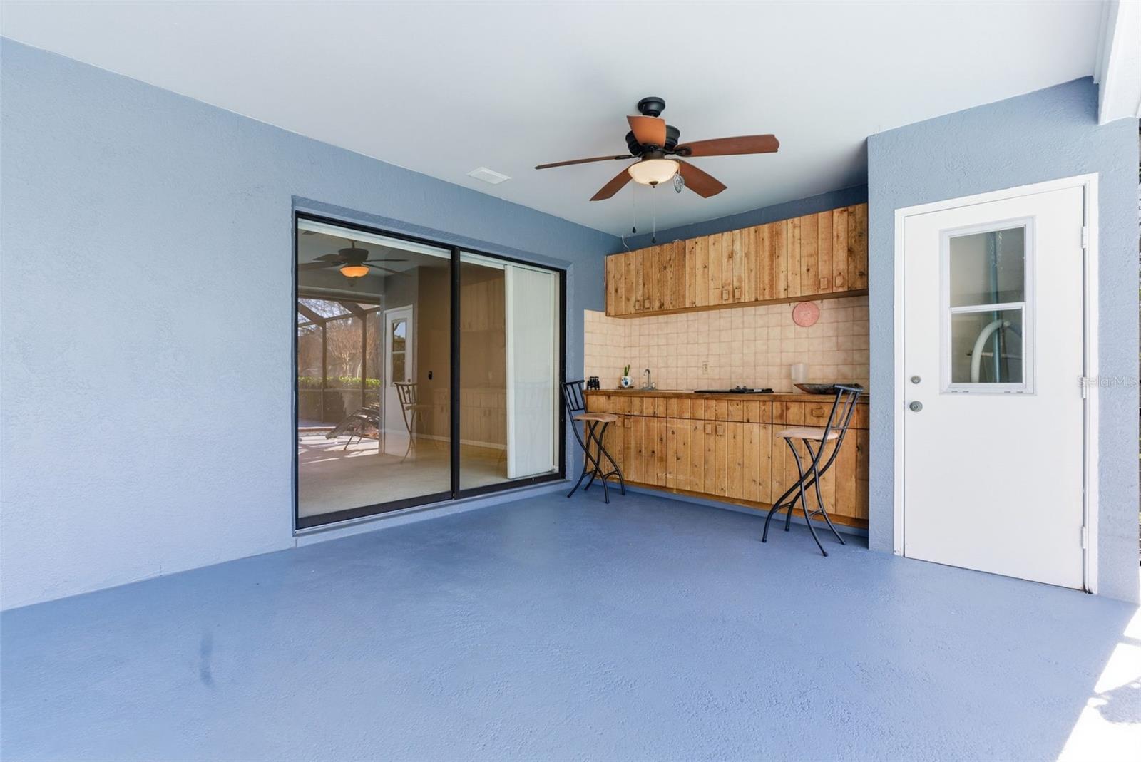 Listing photo id 31 for 3916 Cedar Cay Circle