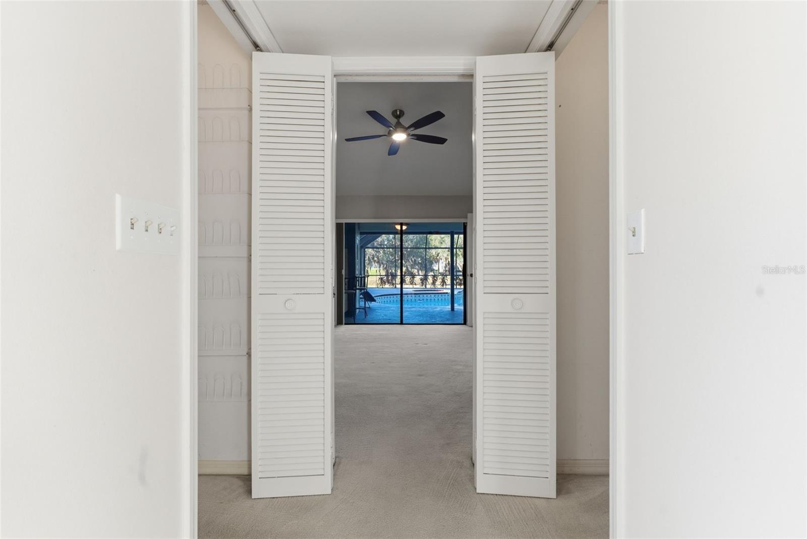 Listing photo id 34 for 3916 Cedar Cay Circle