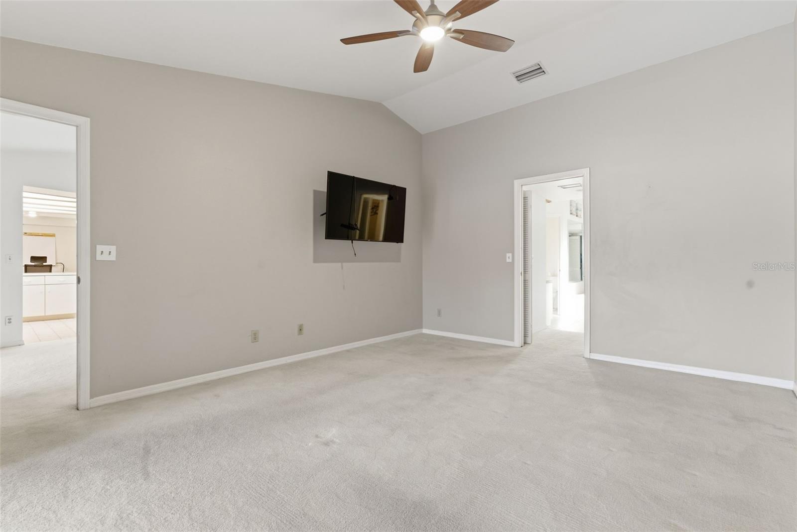 Listing photo id 37 for 3916 Cedar Cay Circle