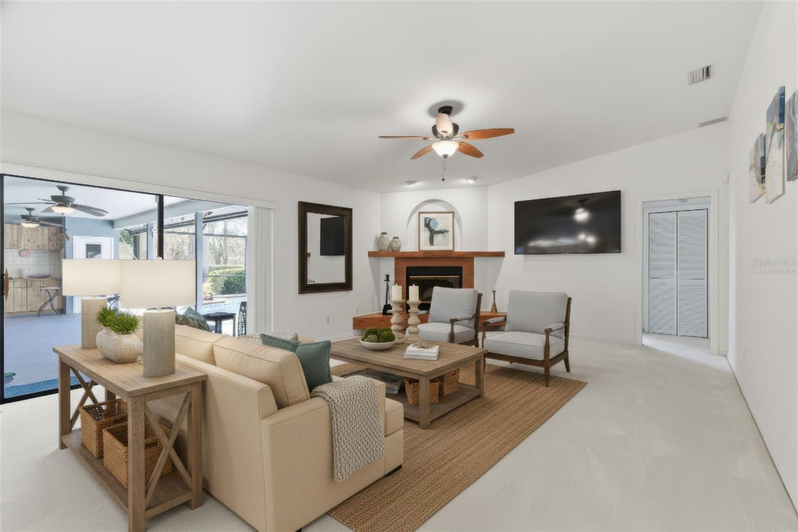 Listing photo id 2 for 3916 Cedar Cay Circle