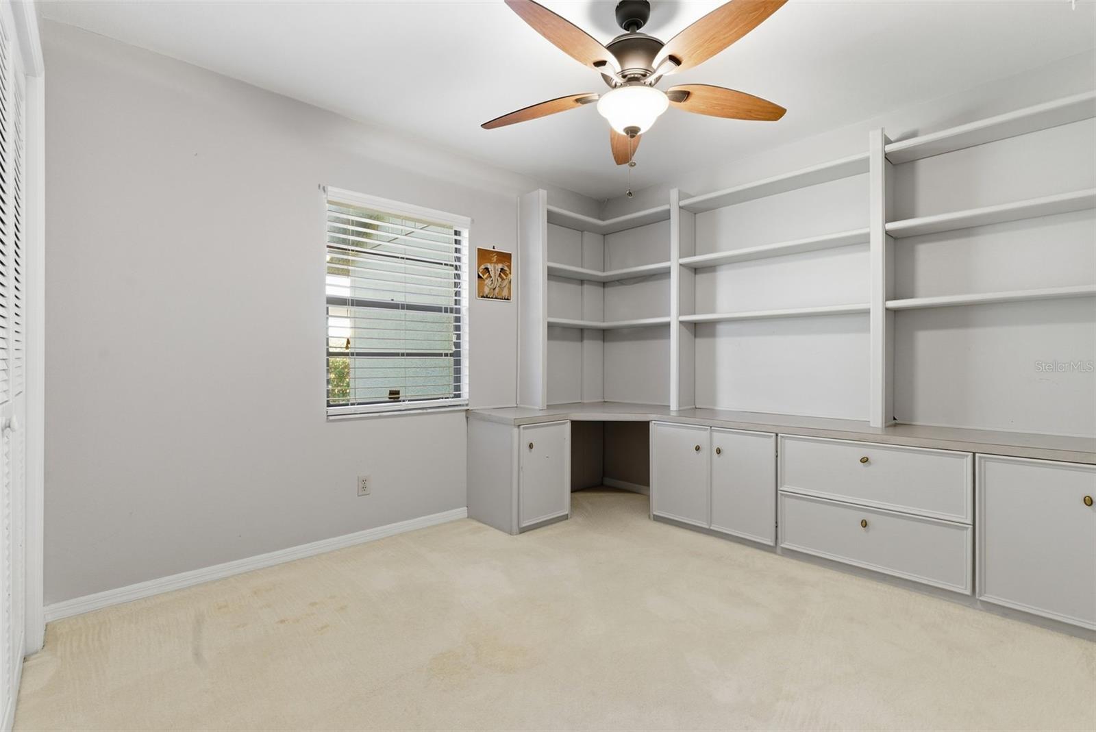 Listing photo id 40 for 3916 Cedar Cay Circle