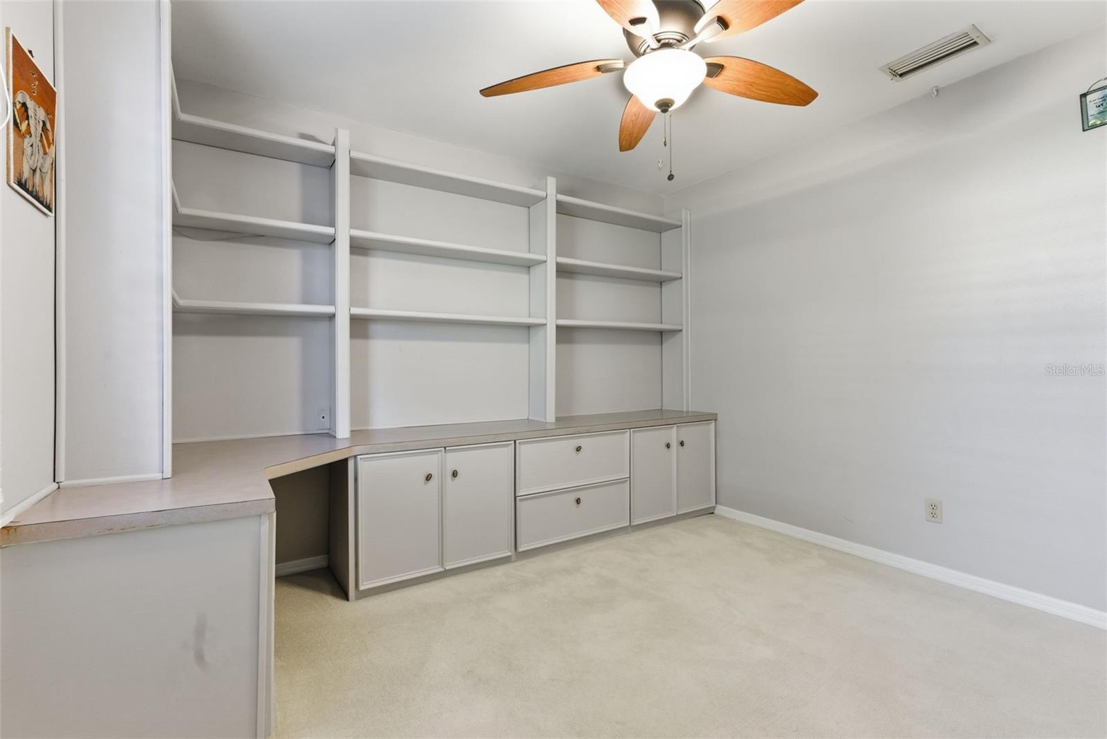 Listing photo id 41 for 3916 Cedar Cay Circle