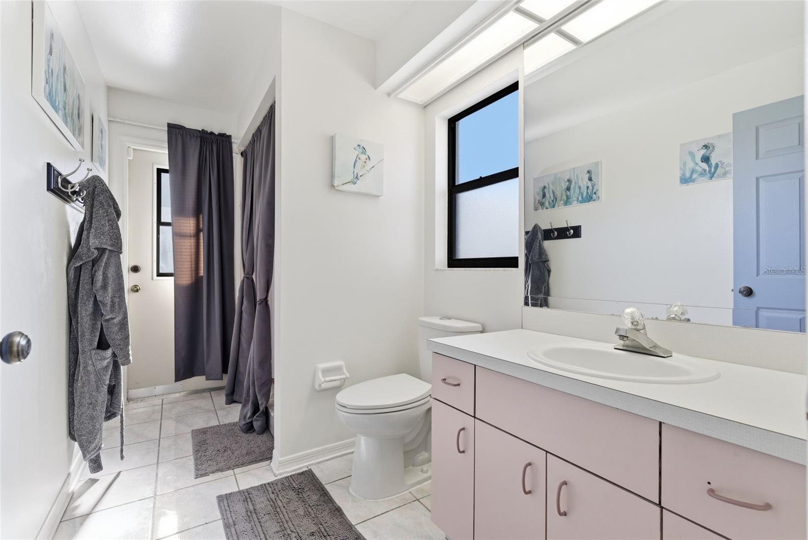 Listing photo id 46 for 3916 Cedar Cay Circle