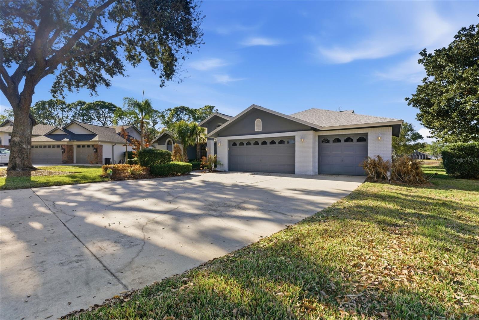 Listing photo id 3 for 3916 Cedar Cay Circle