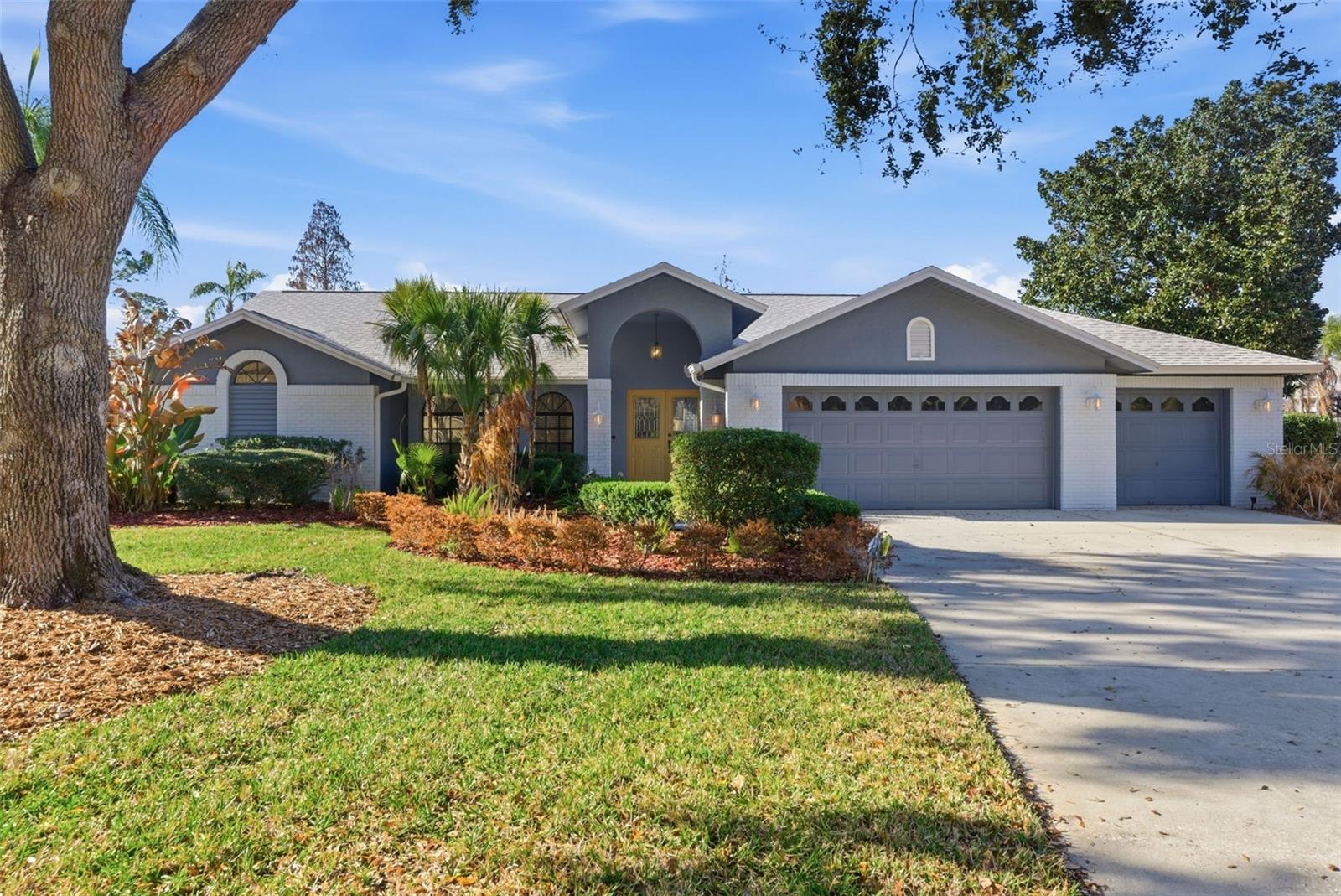 Listing photo id 4 for 3916 Cedar Cay Circle