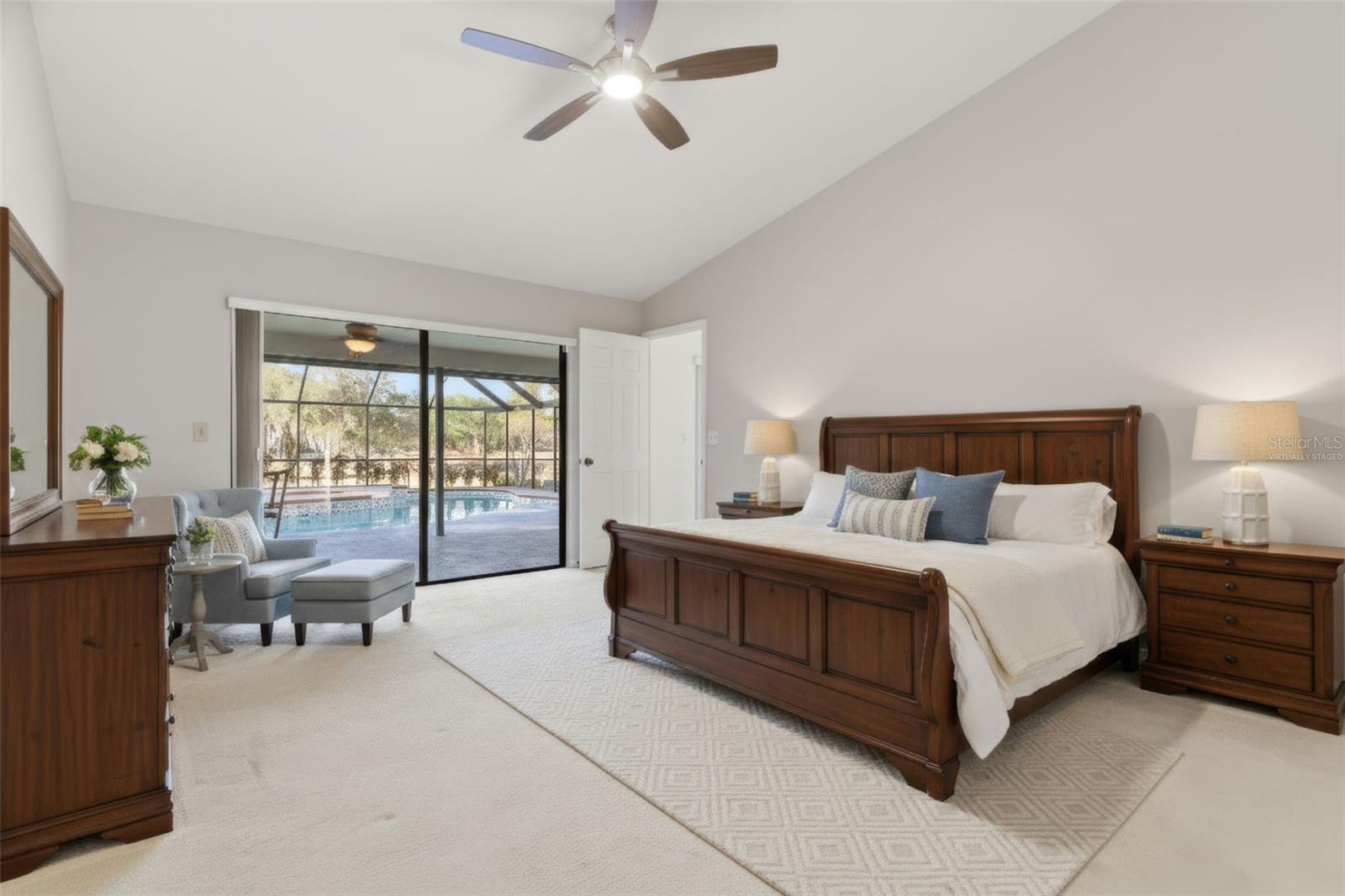 Listing photo id 5 for 3916 Cedar Cay Circle