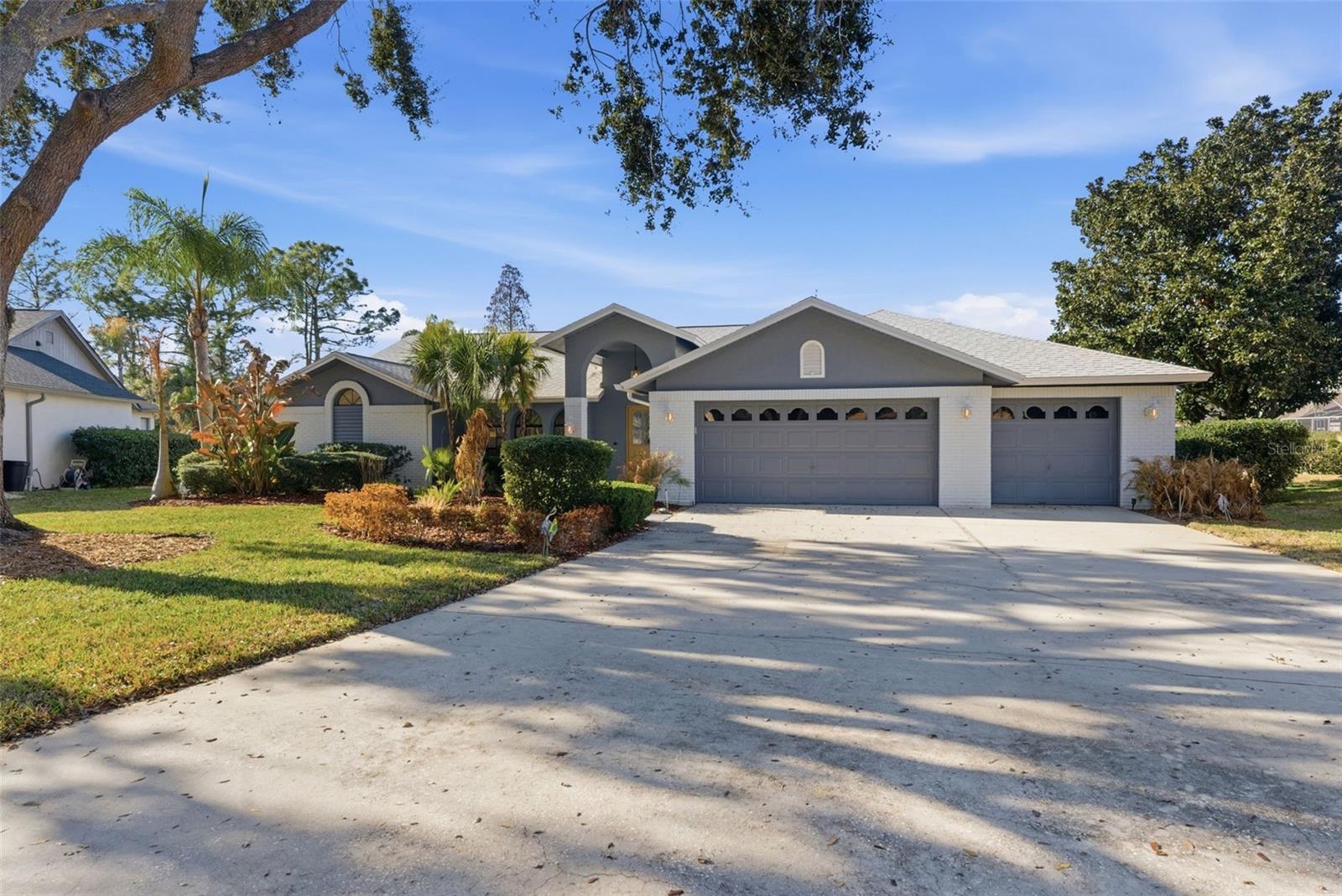 Listing photo id 6 for 3916 Cedar Cay Circle