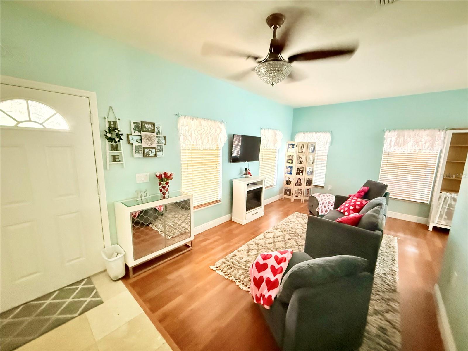 Image 5 of 52 For 1628 Curry Street