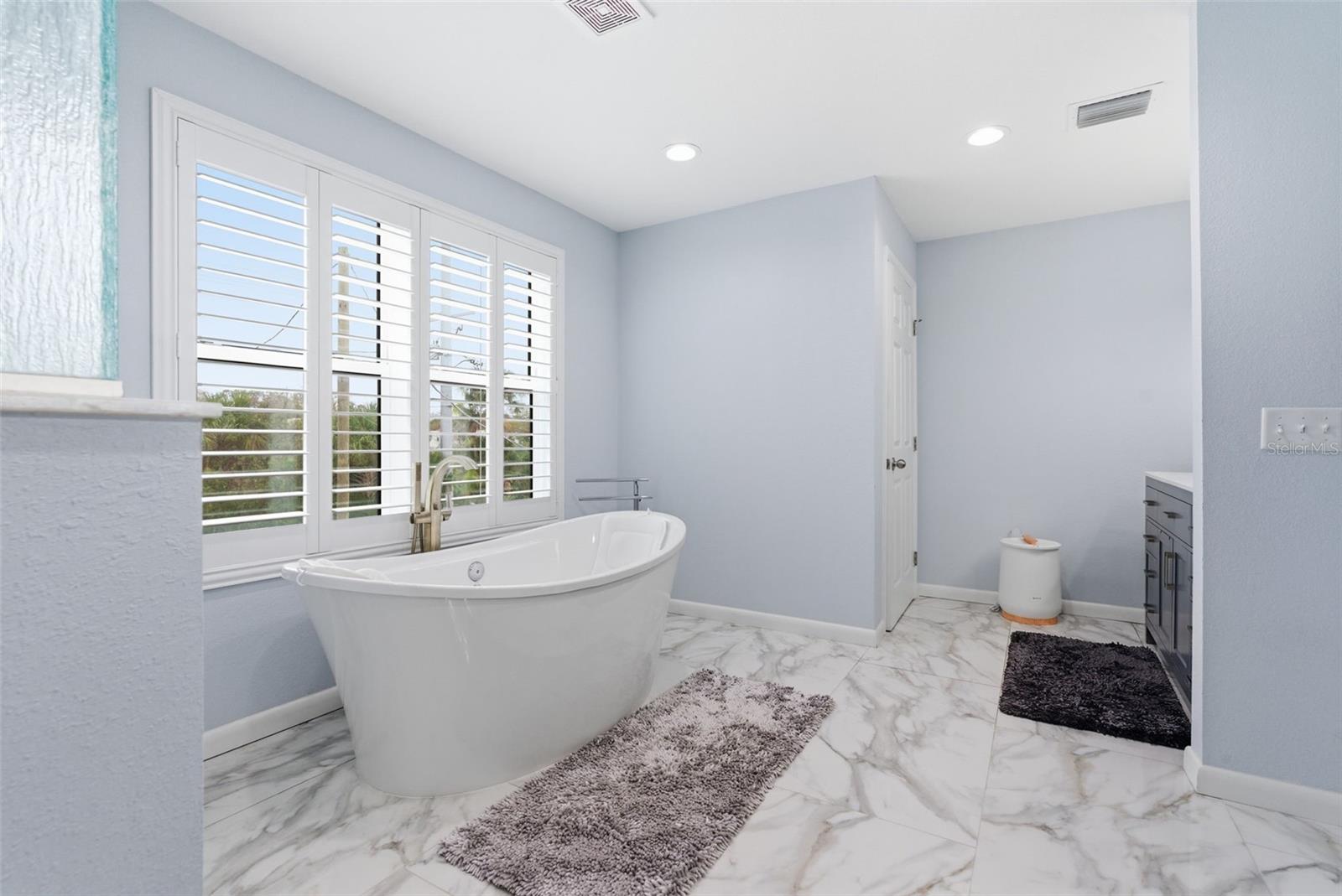 Image 17 of 36 For 3311 Leila Avenue W