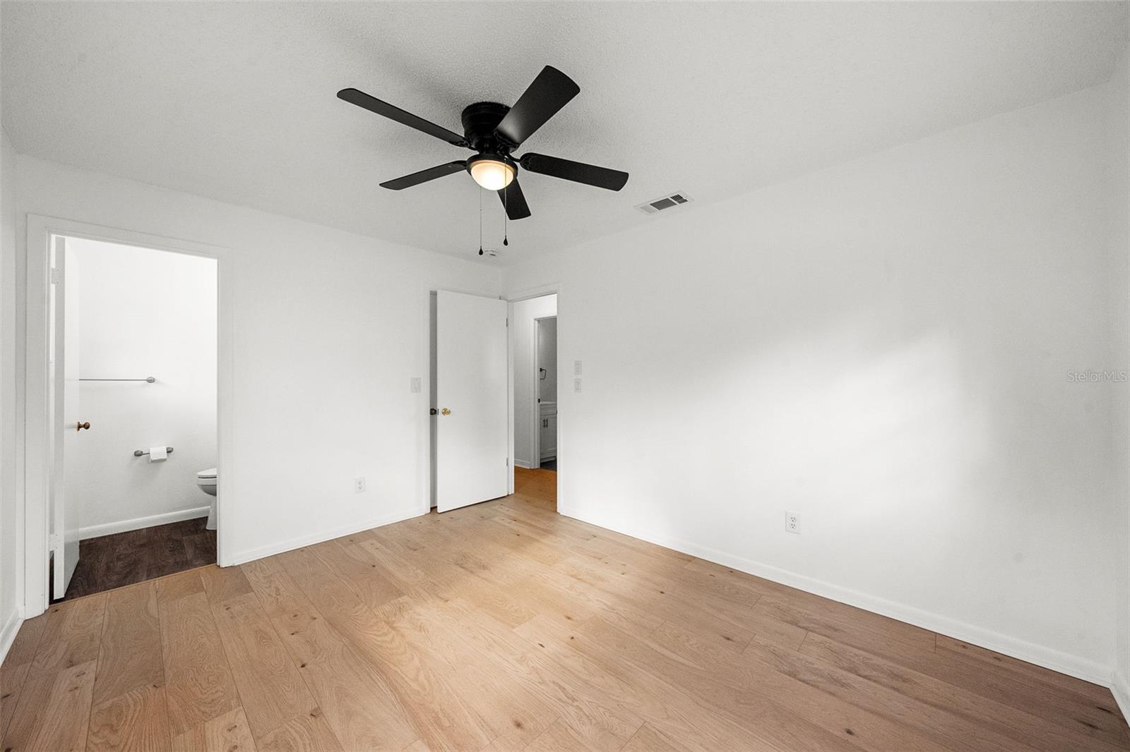 Image 14 of 21 For 4601 Chamber Court