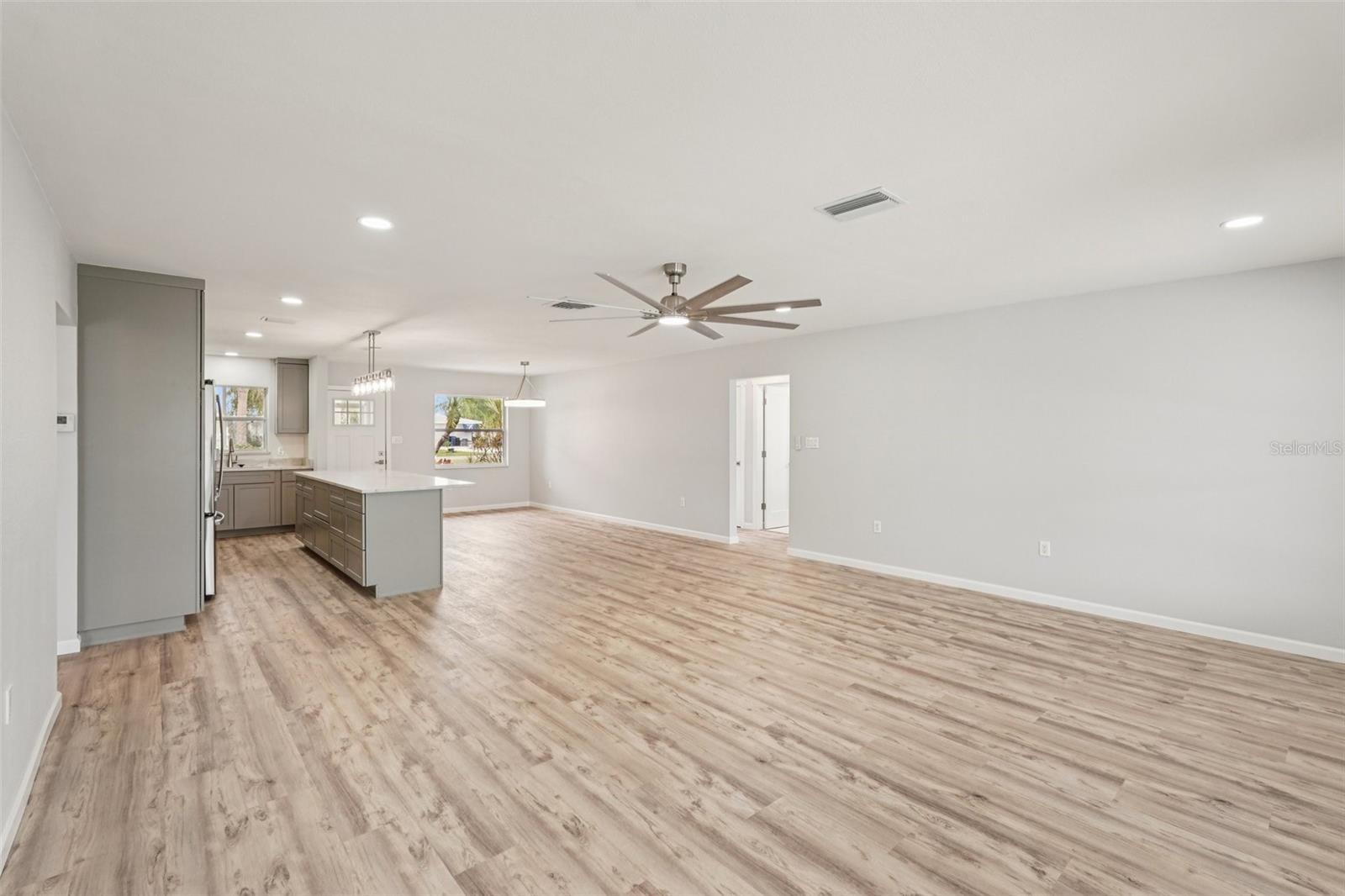 Image 7 of 61 For 342 Shore Drive