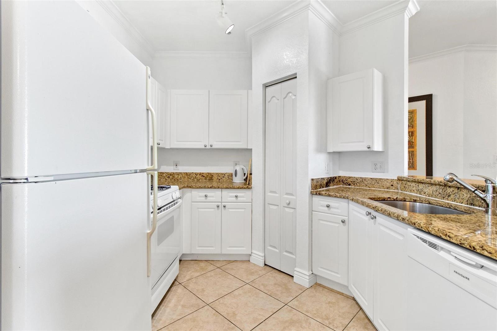 Image 10 of 24 For 2739 Via Capri  1039