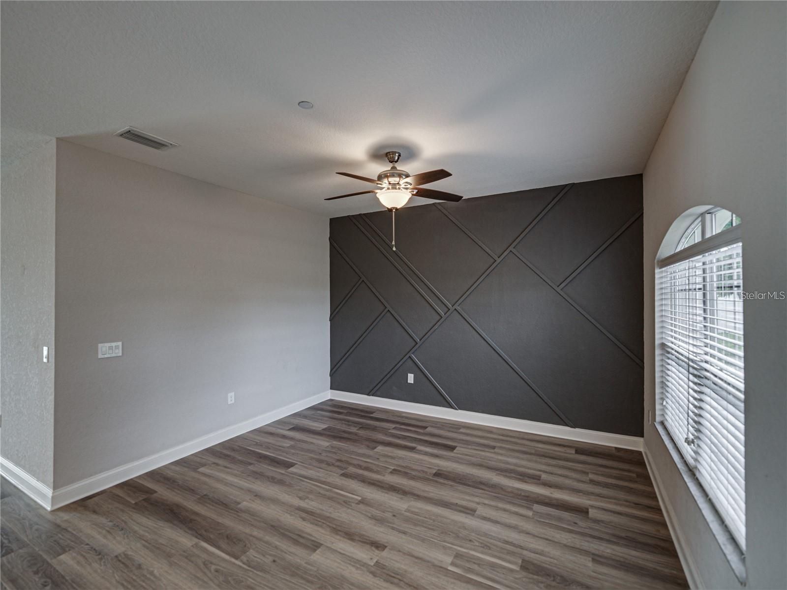 Listing photo id 8 for 1918 Berry Road