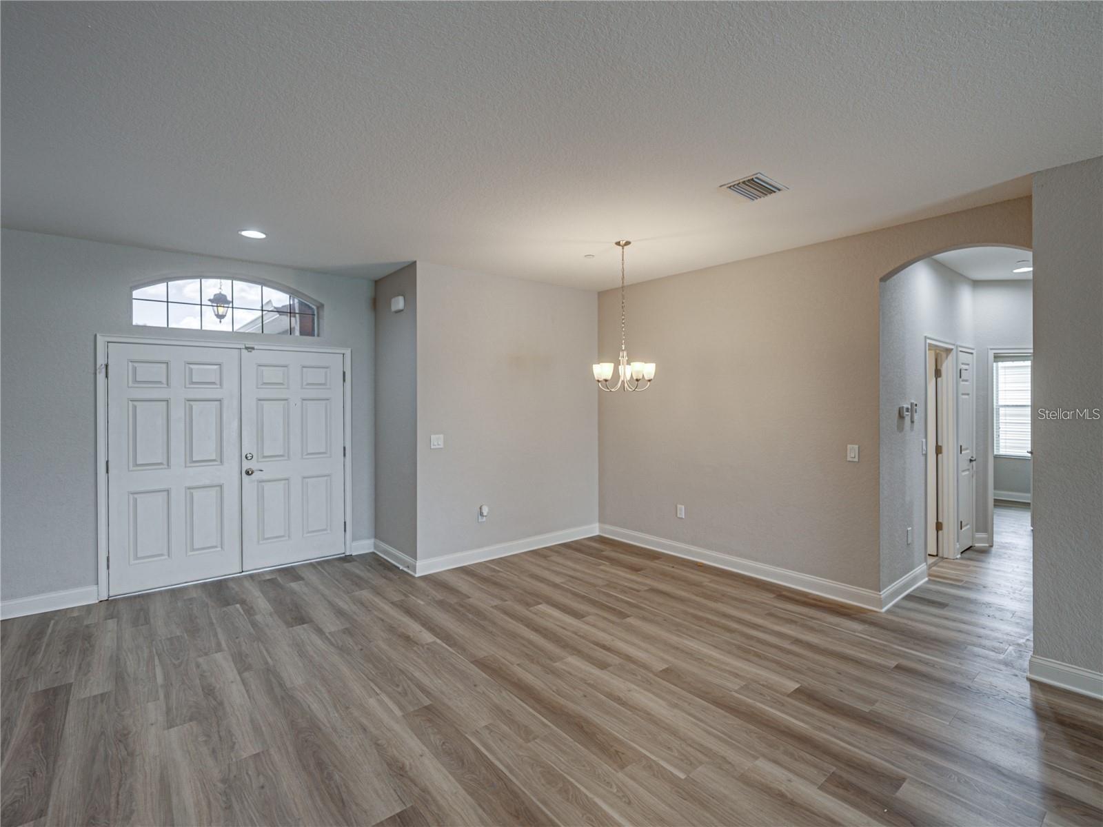 Listing photo id 12 for 1918 Berry Road