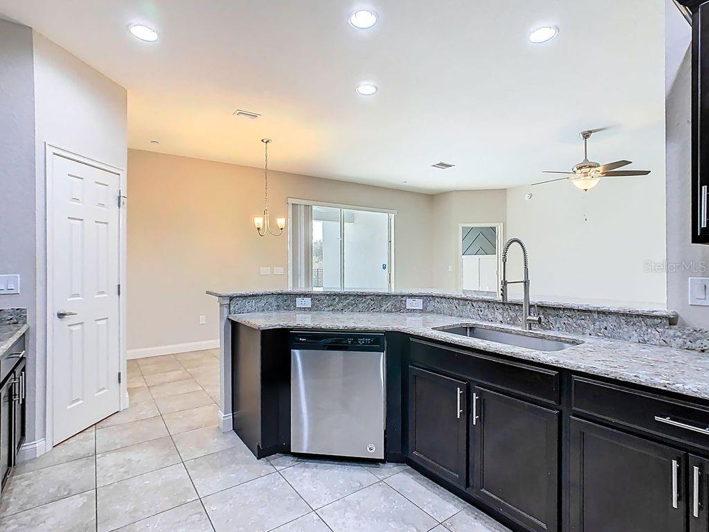 Listing photo id 16 for 1918 Berry Road