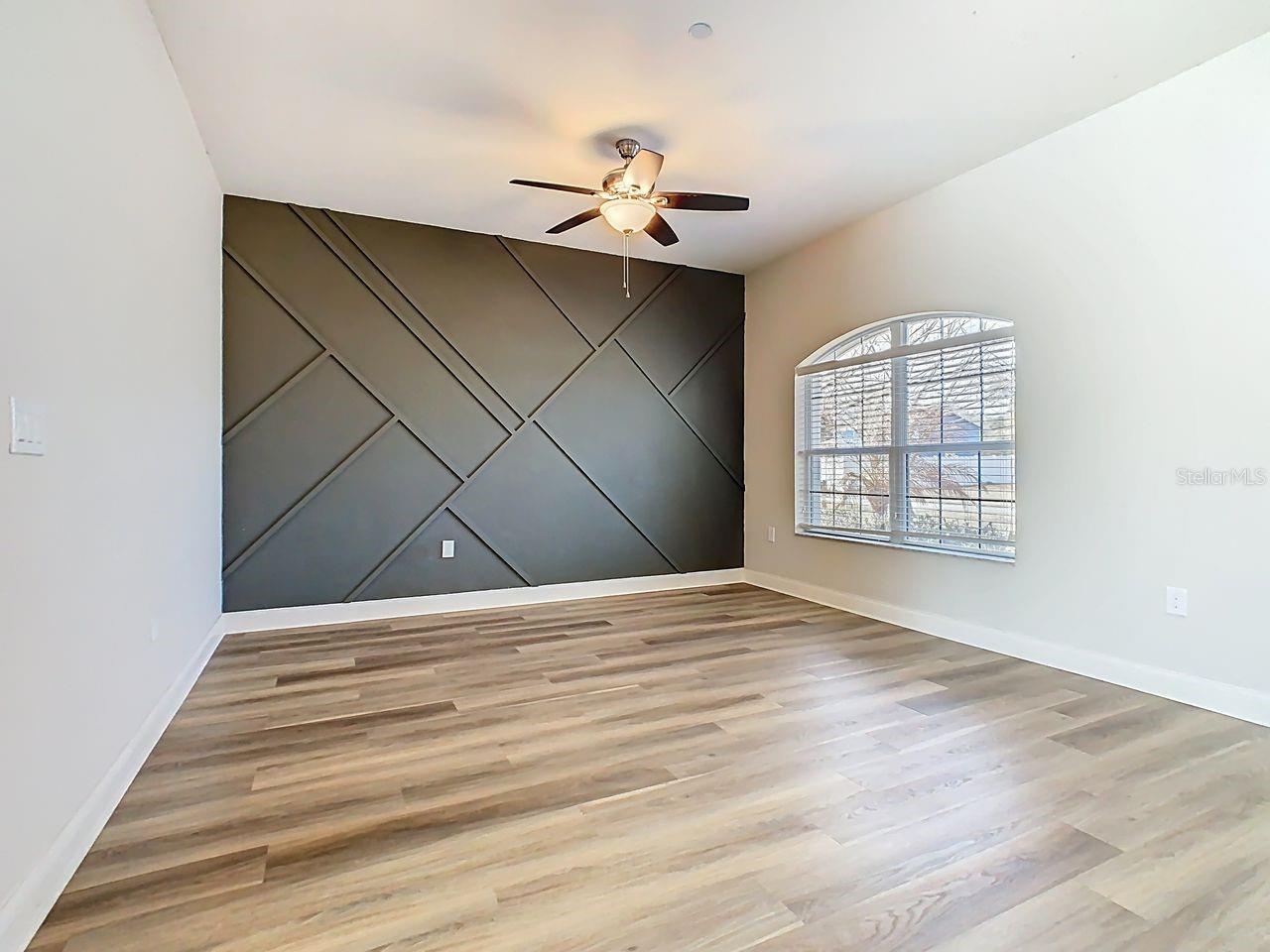 Listing photo id 3 for 1918 Berry Road