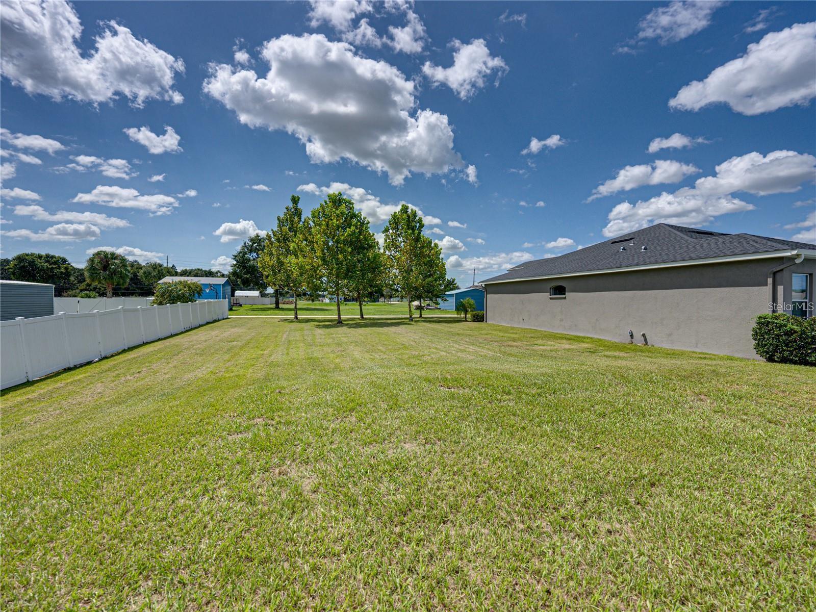 Listing photo id 51 for 1918 Berry Road