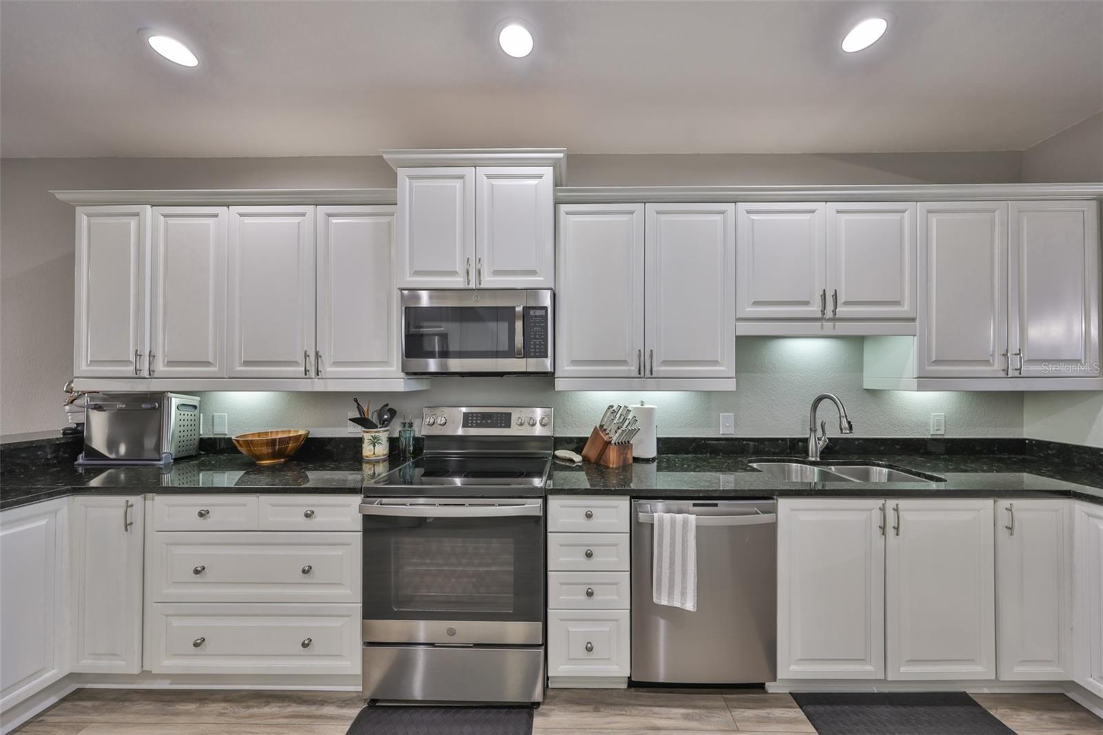 Image 8 of 52 For 1038 Bellasol Way 202