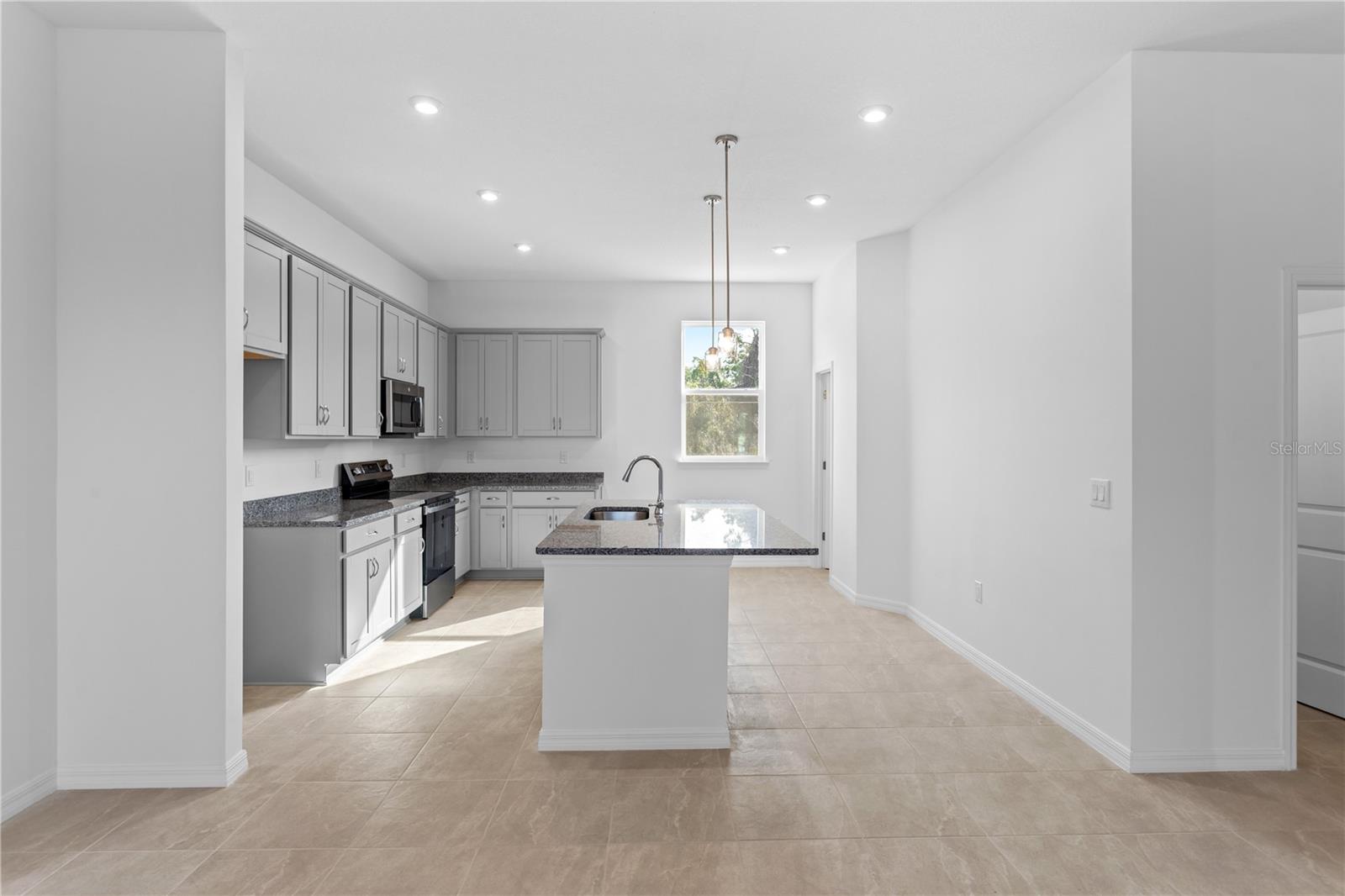 Listing photo id 7 for 9812 Tate Lane