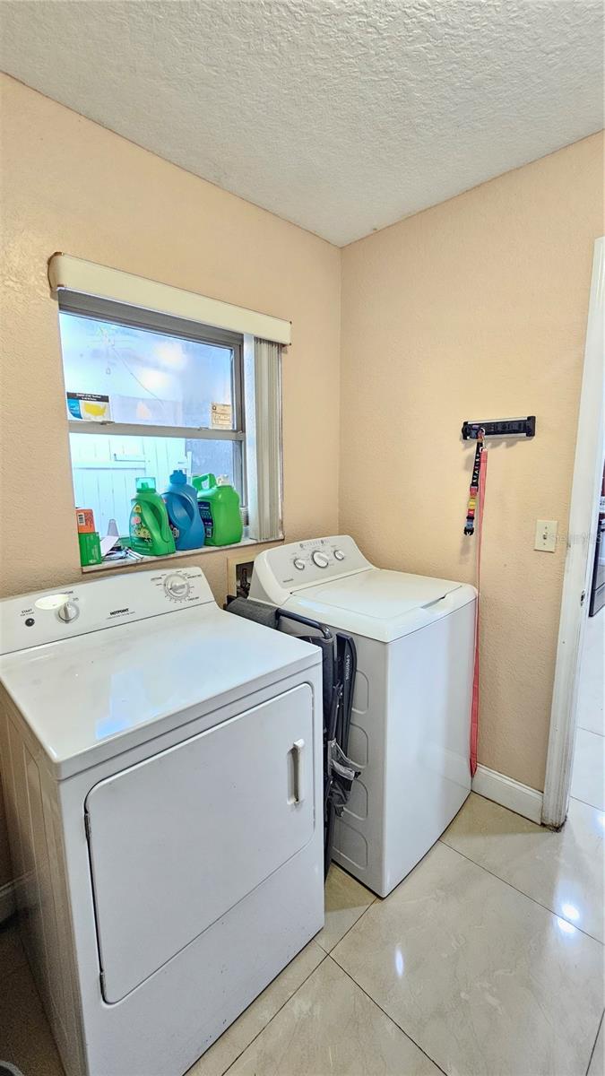 Image 26 of 36 For 2301 Colby Lane