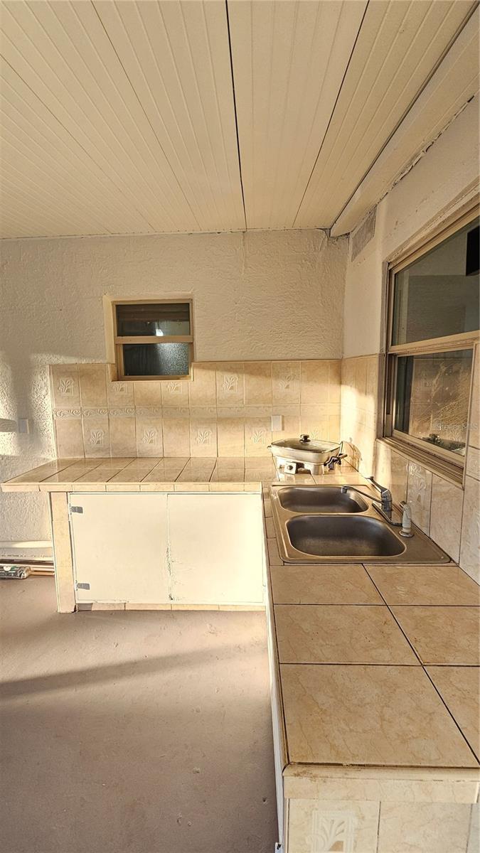 Image 29 of 36 For 2301 Colby Lane