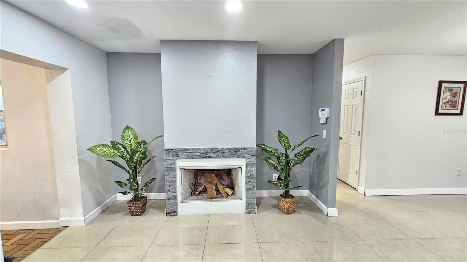 Image 5 of 36 For 2301 Colby Lane