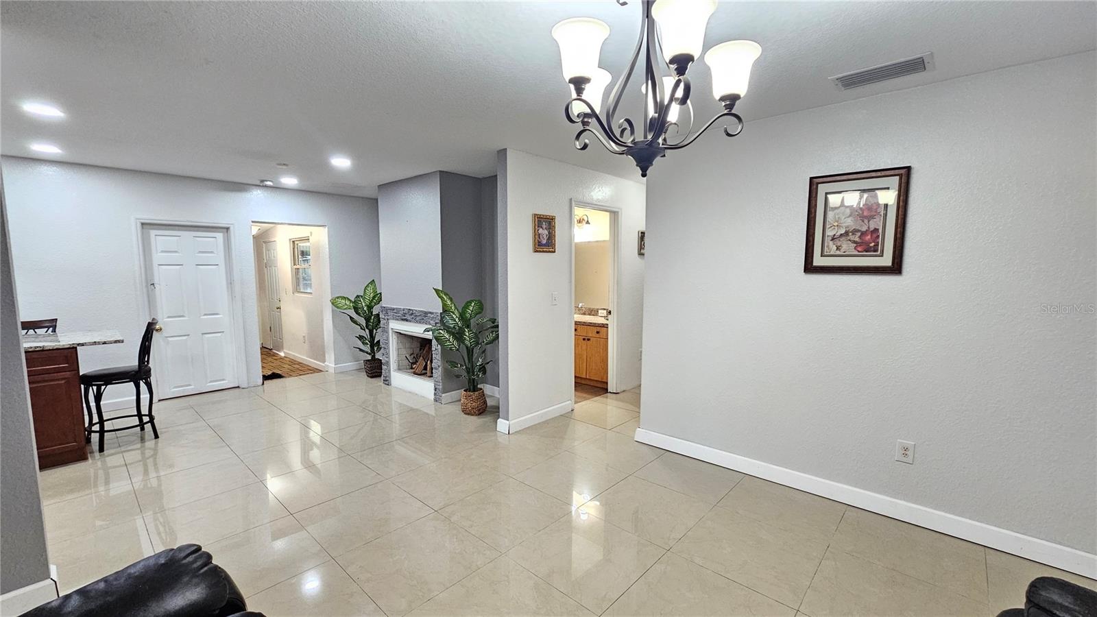 Image 7 of 36 For 2301 Colby Lane