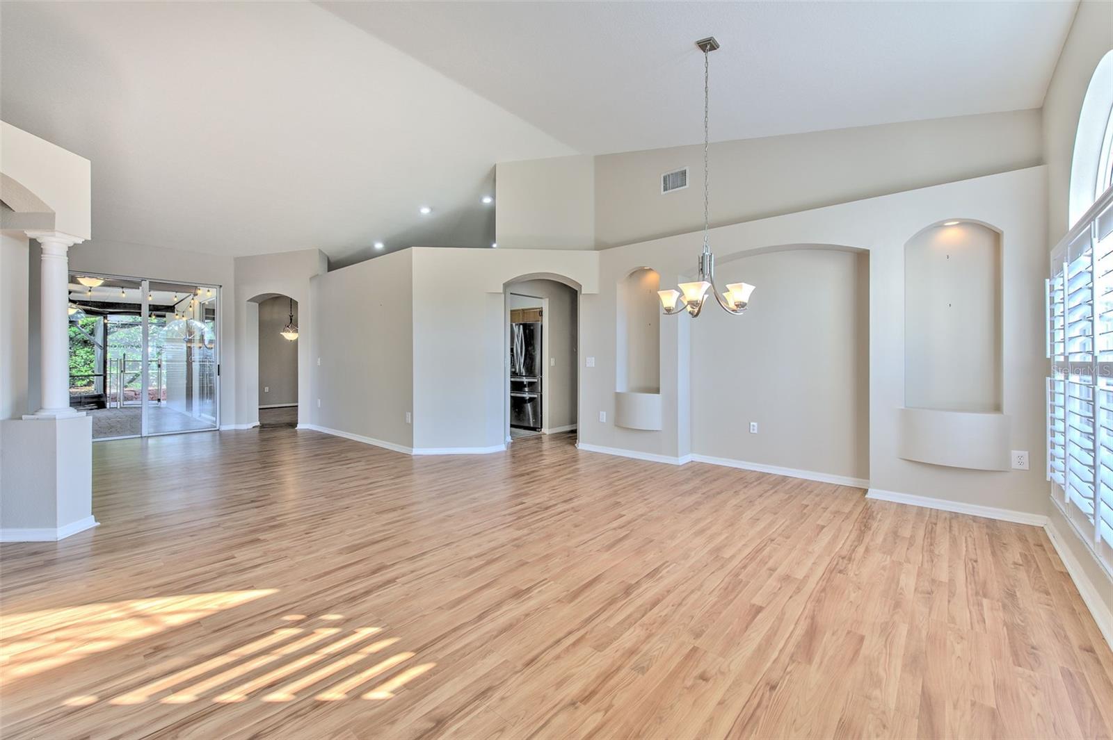 Image 7 of 34 For 4719 Portobello Circle