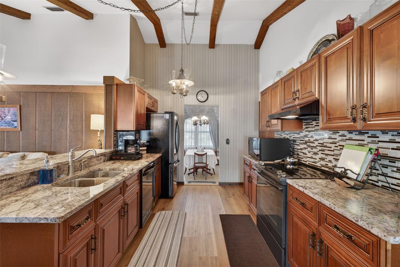 Image 36 of 79 For 1406 Big Oak Court