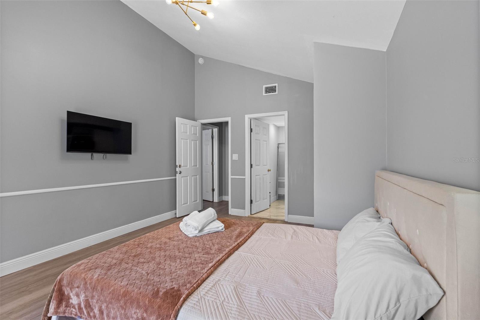 Image 12 of 52 For 4317 Regnas Avenue