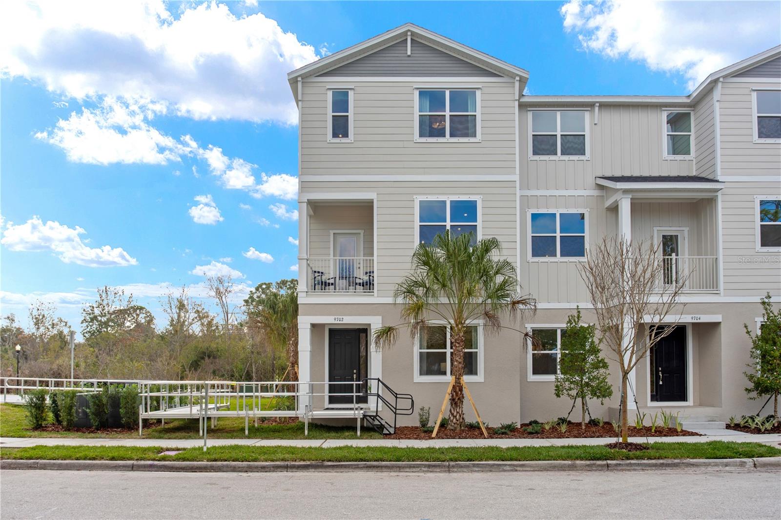 Listing photo id 0 for 9902 Tate Lane