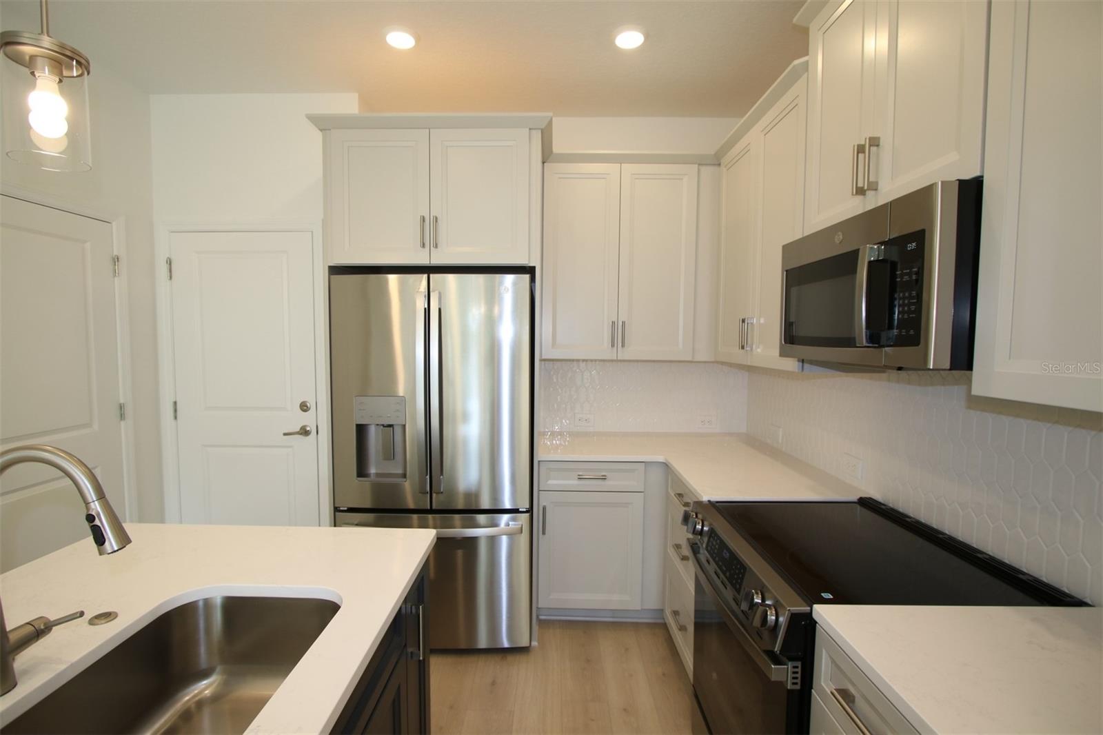 Image 11 of 36 For 4333 Roush Avenue