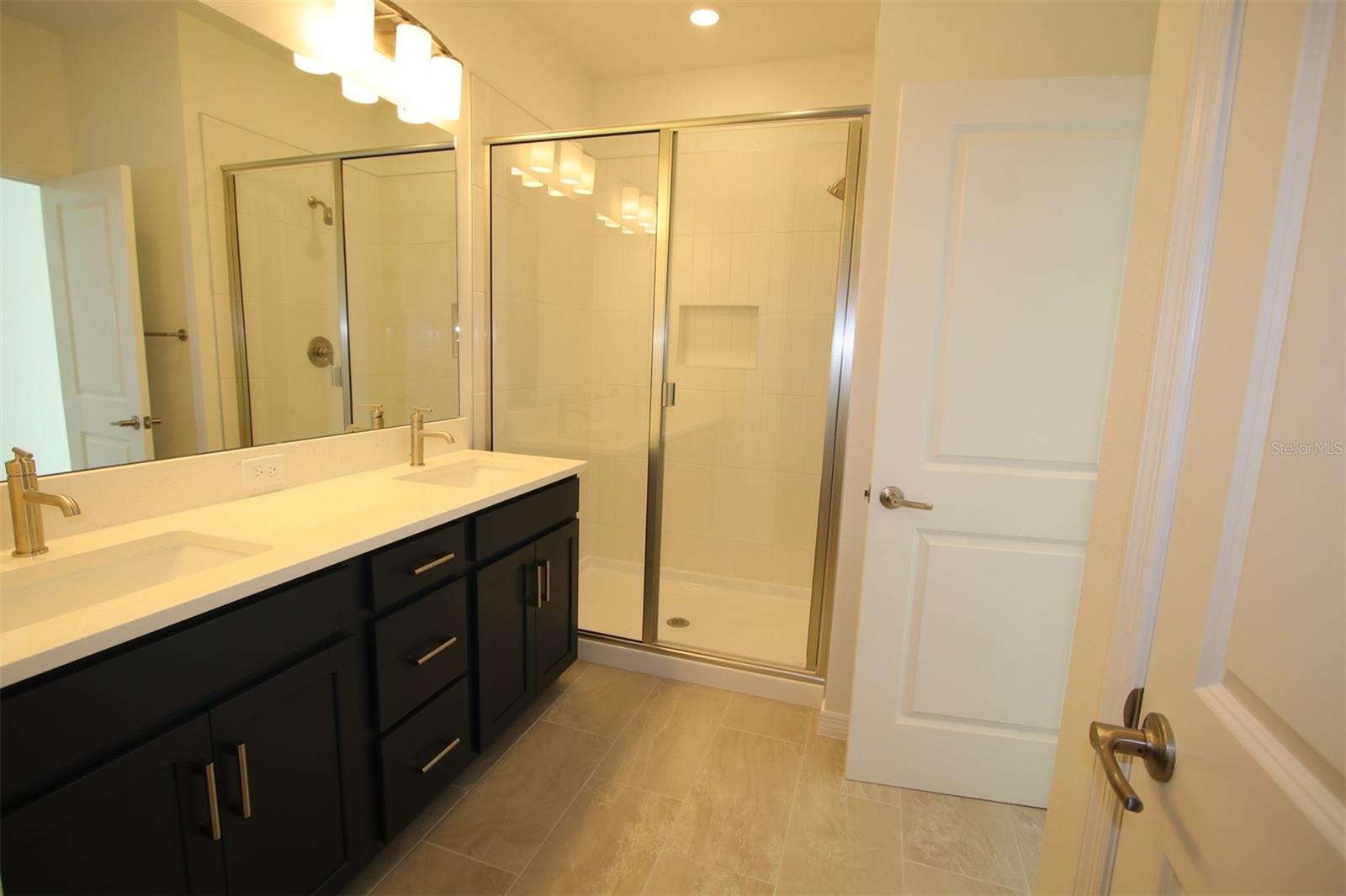 Image 17 of 36 For 4333 Roush Avenue