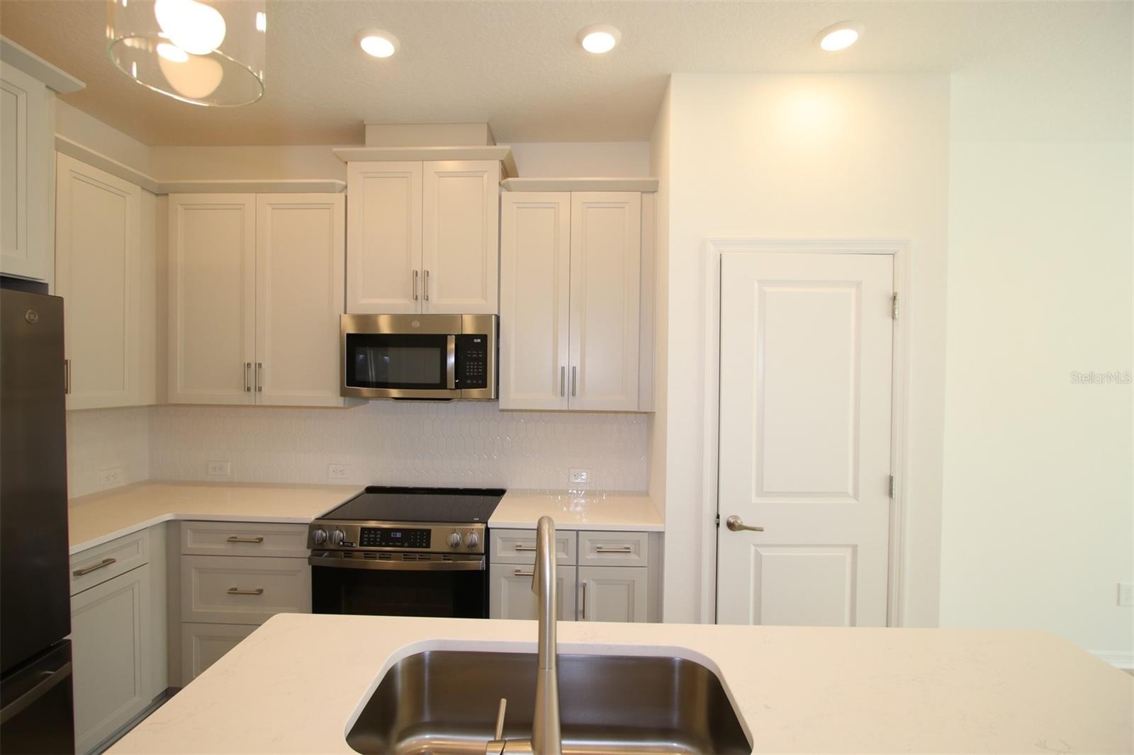 Image 8 of 36 For 4333 Roush Avenue