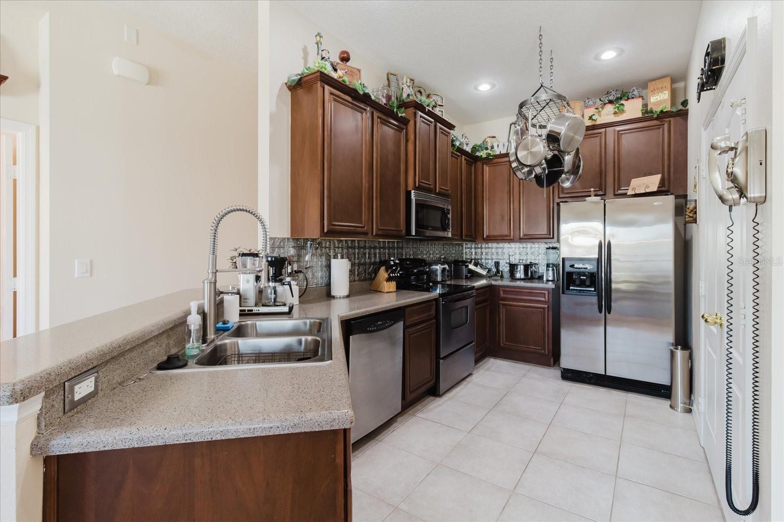 Image 11 of 47 For 6602 Goldenrod Road 99a