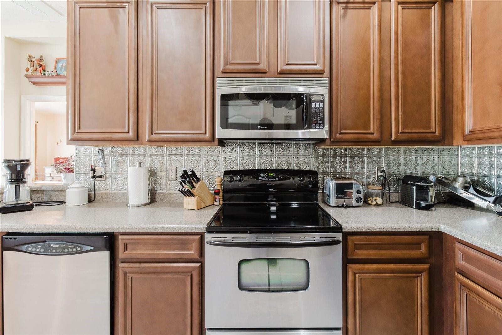 Image 13 of 47 For 6602 Goldenrod Road 99a