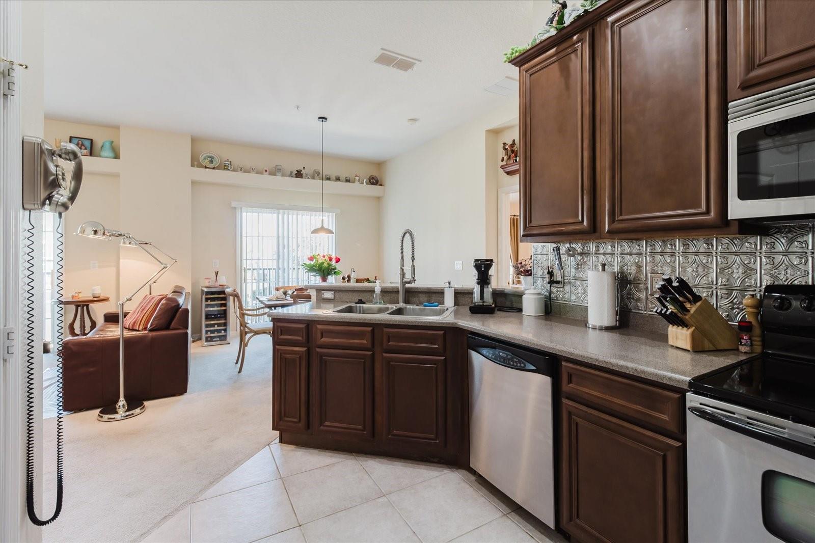 Image 14 of 47 For 6602 Goldenrod Road 99a