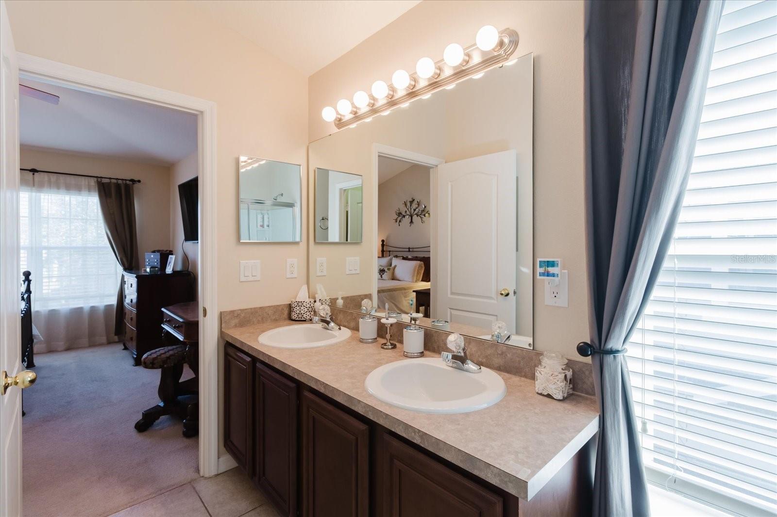 Image 31 of 47 For 6602 Goldenrod Road 99a