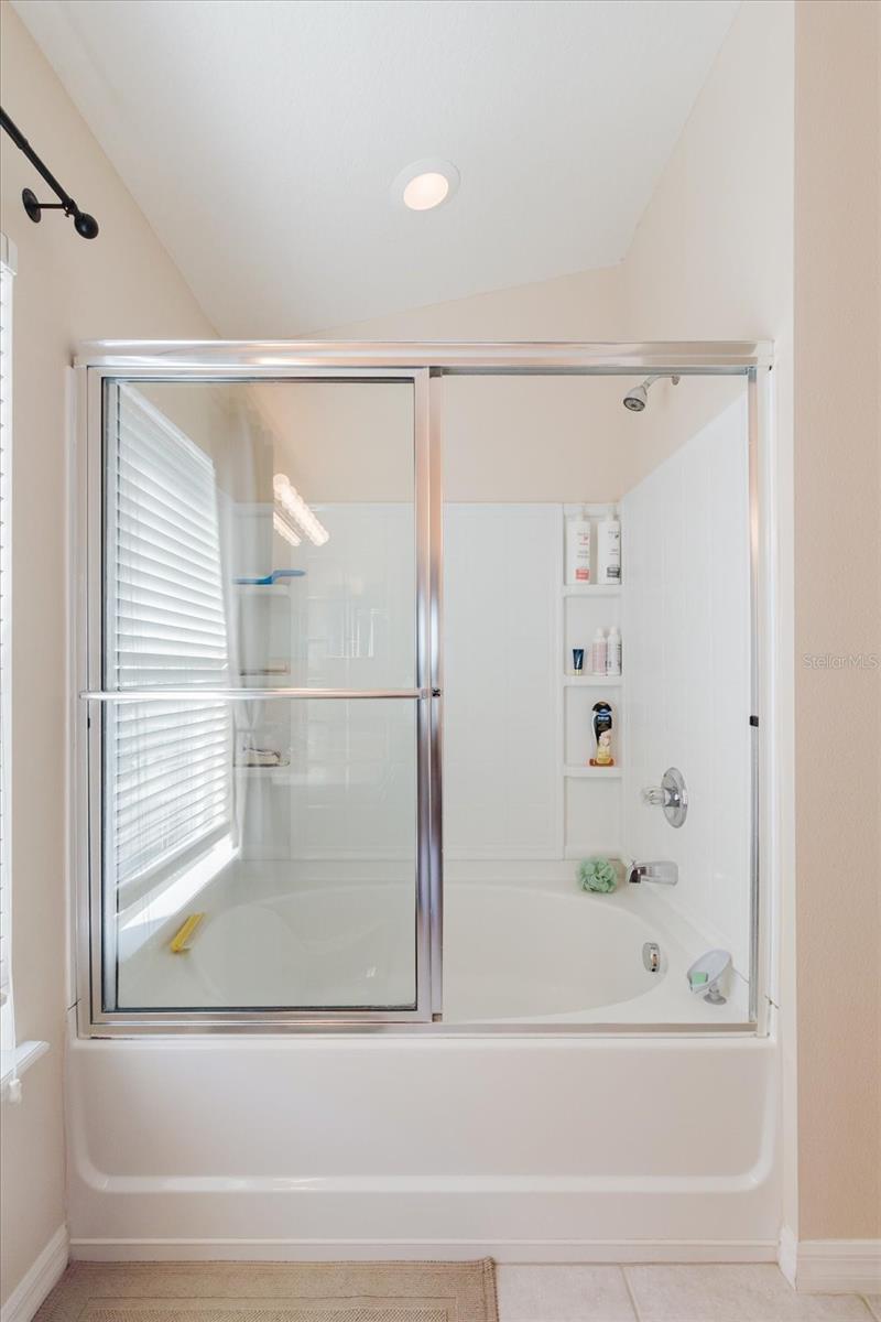 Image 33 of 47 For 6602 Goldenrod Road 99a