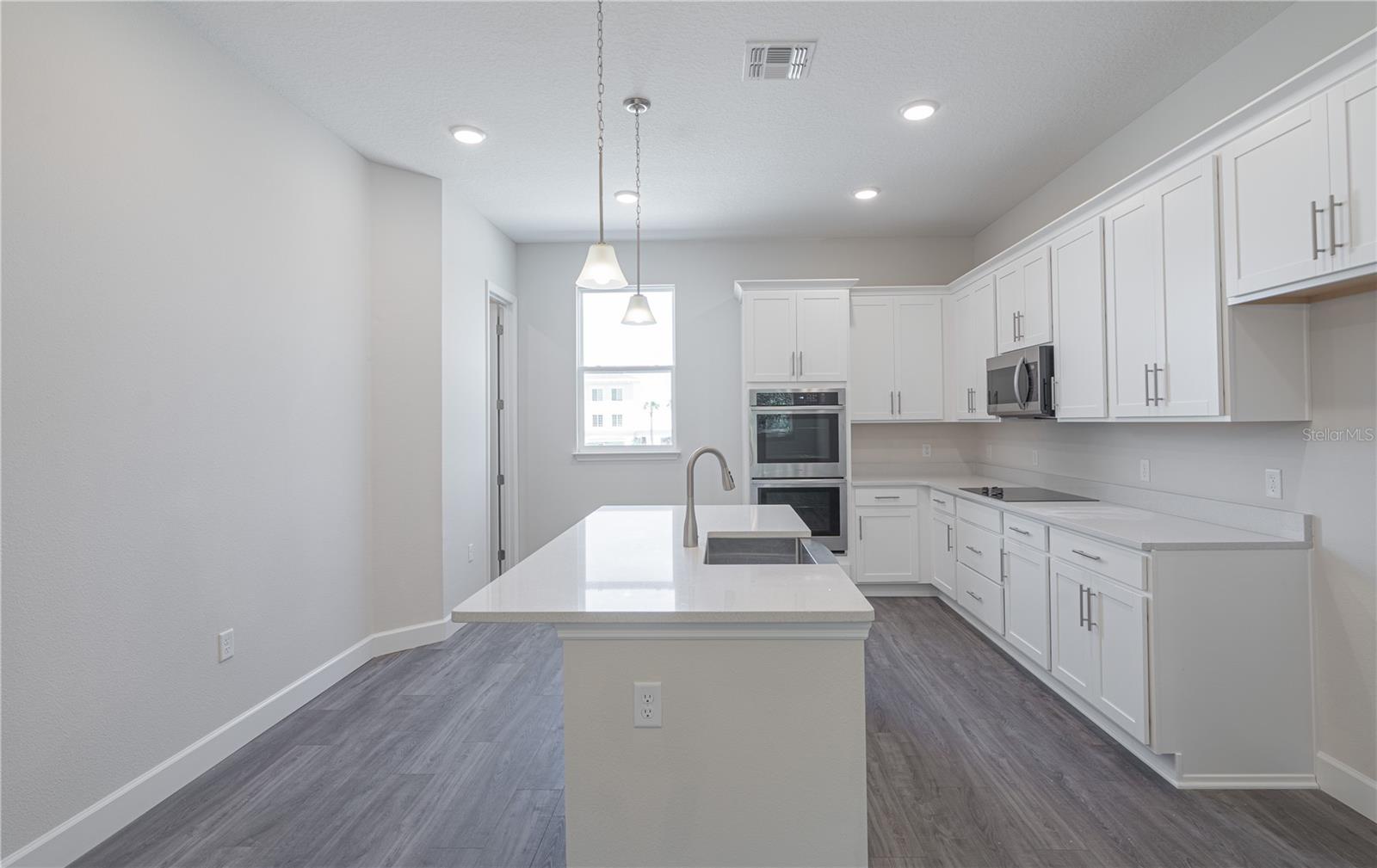 Listing photo id 12 for 9904 Tate Lane