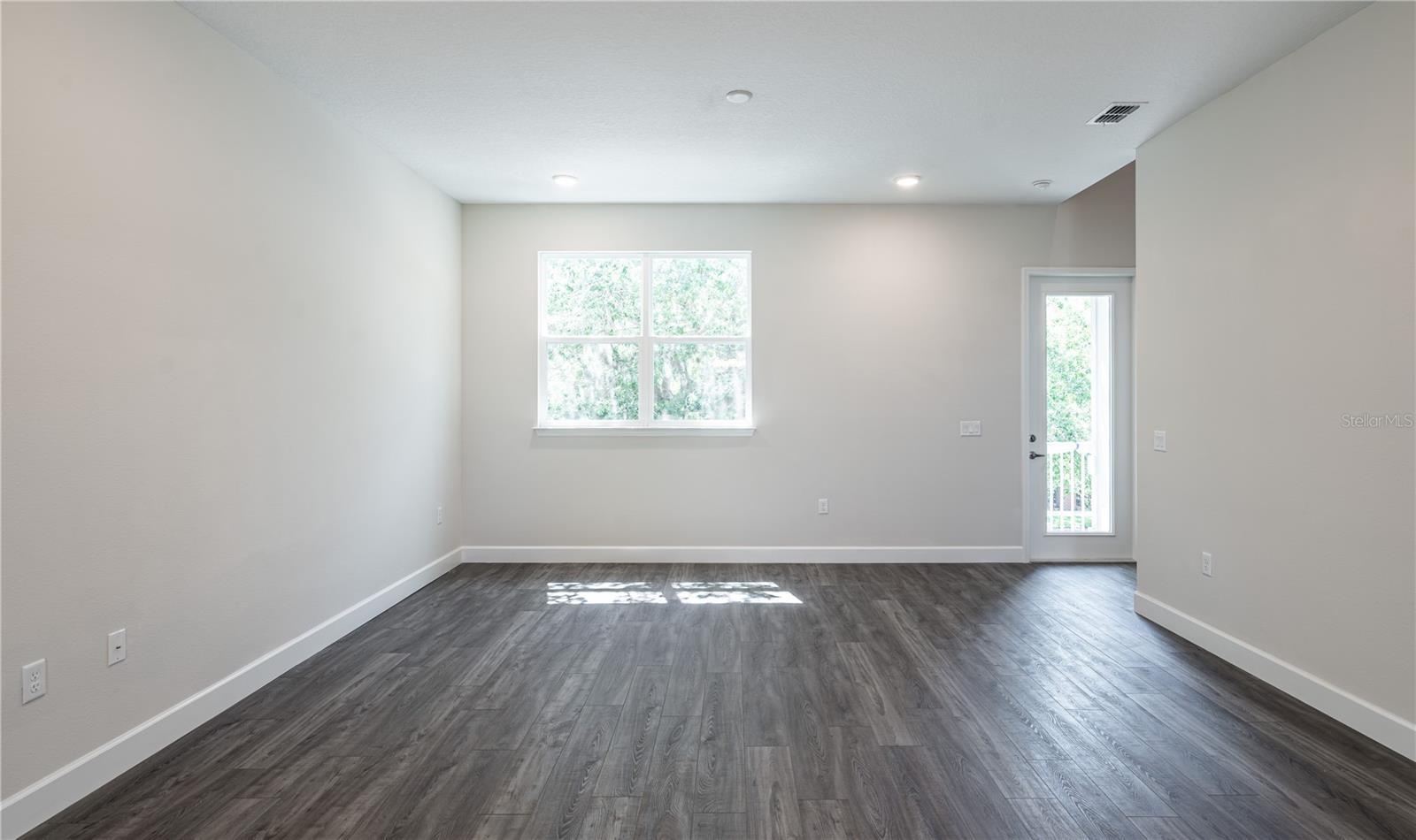 Listing photo id 6 for 9904 Tate Lane