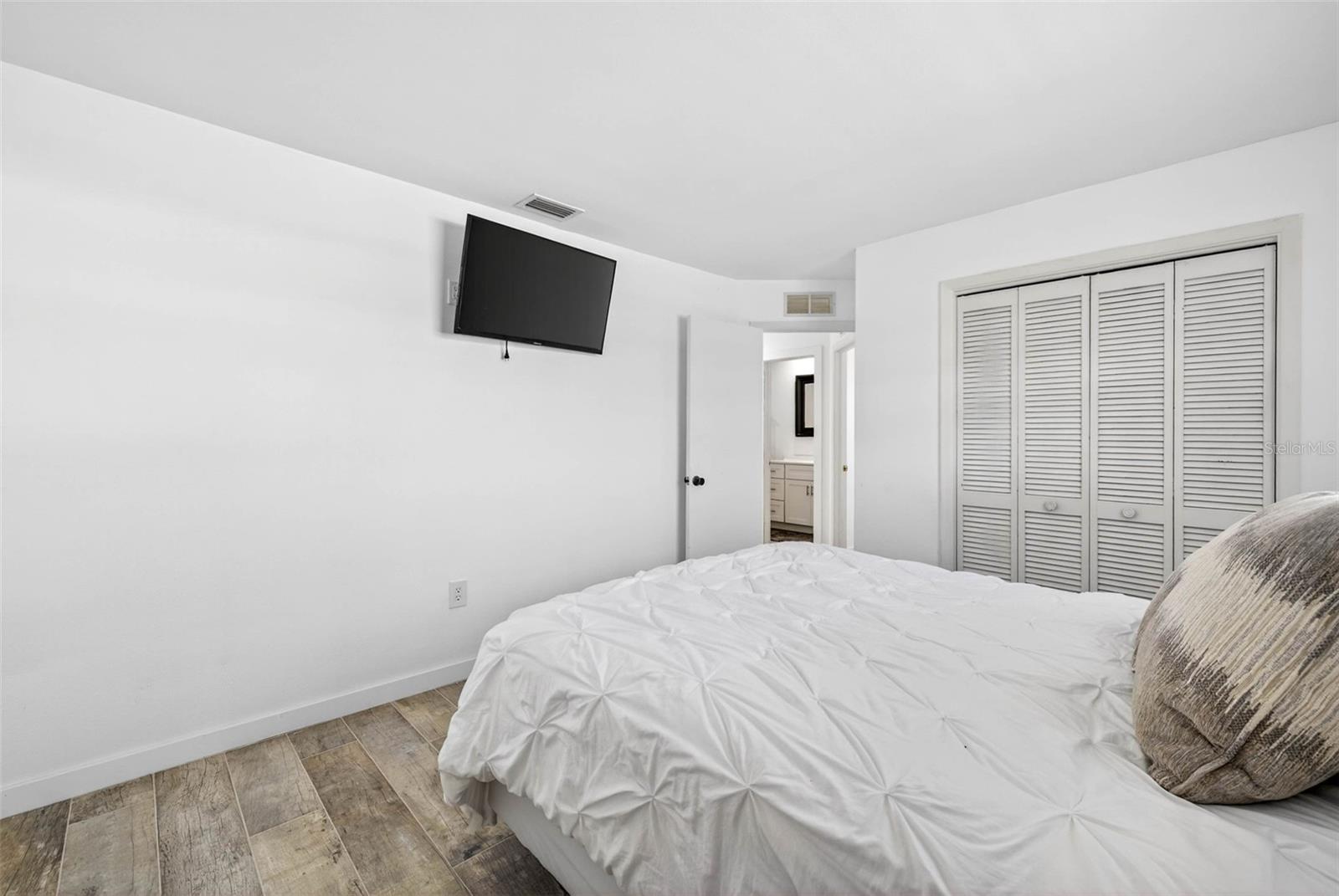 Image 23 of 87 For 5448 Leeward Lane