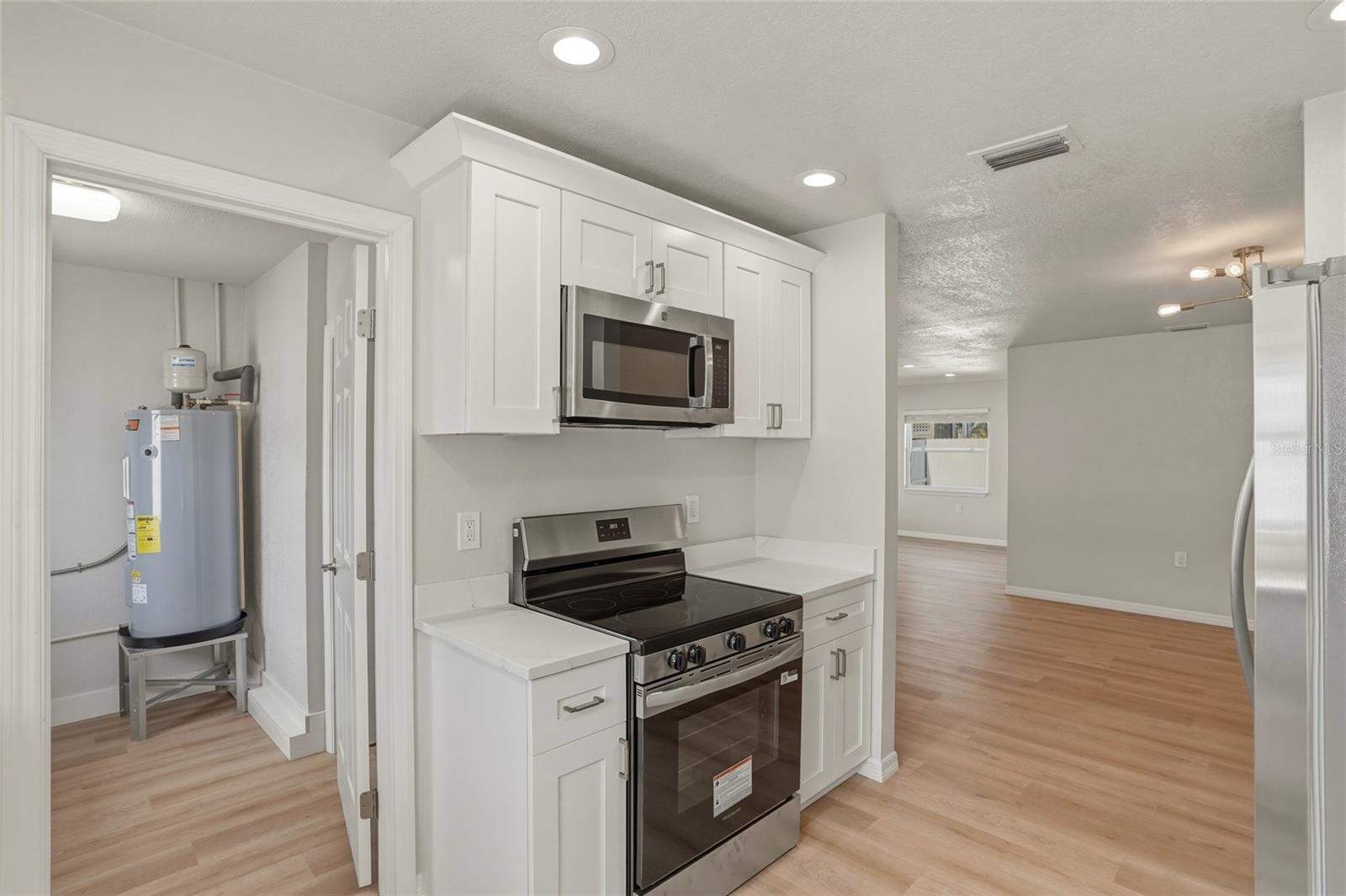 Image 11 of 34 For 4511 Helena Street Ne